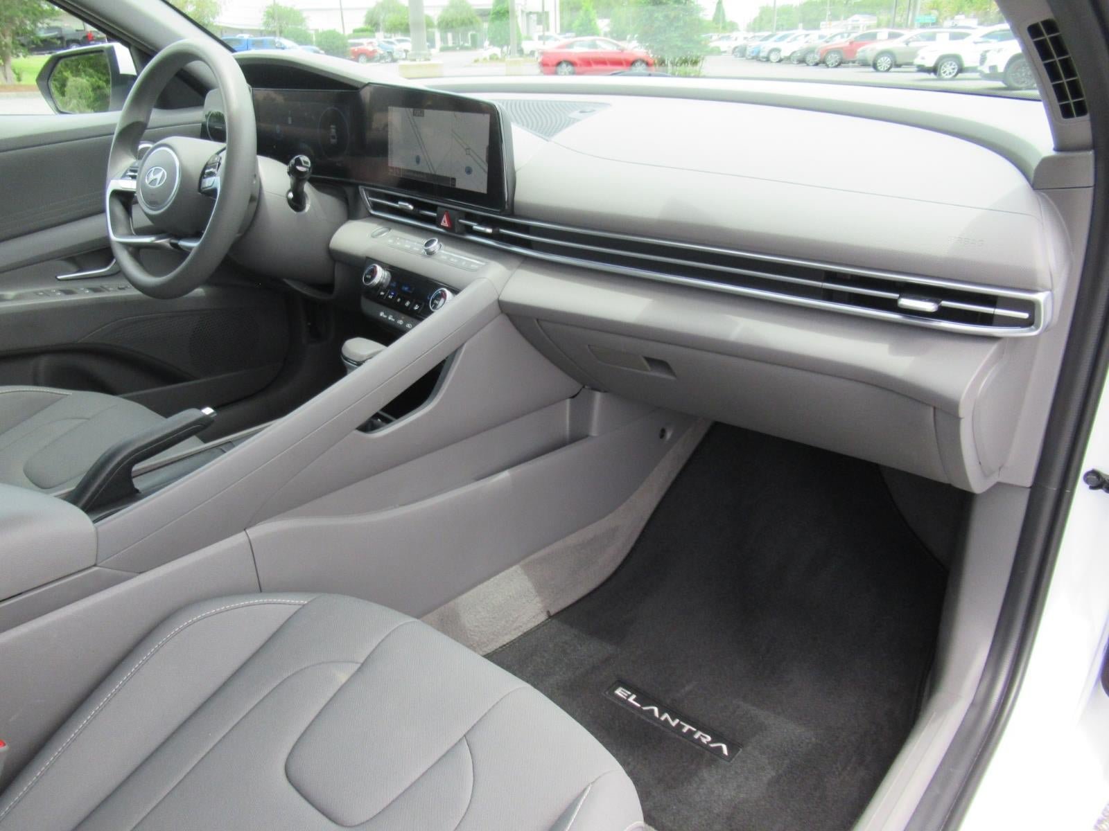 Used 2024 Hyundai Elantra SEL FWD image 11