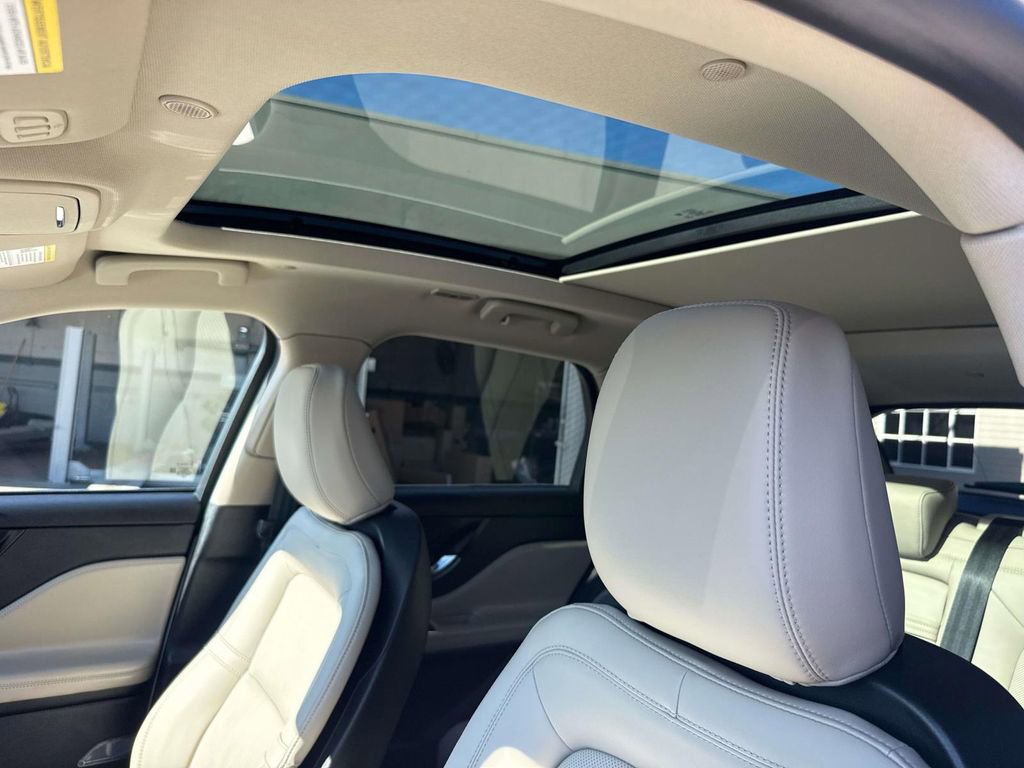 Used 2025 Lincoln Corsair Reserve image 25