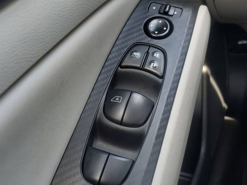 Used 2025 Nissan Altima 2.5 SV FWD image 19