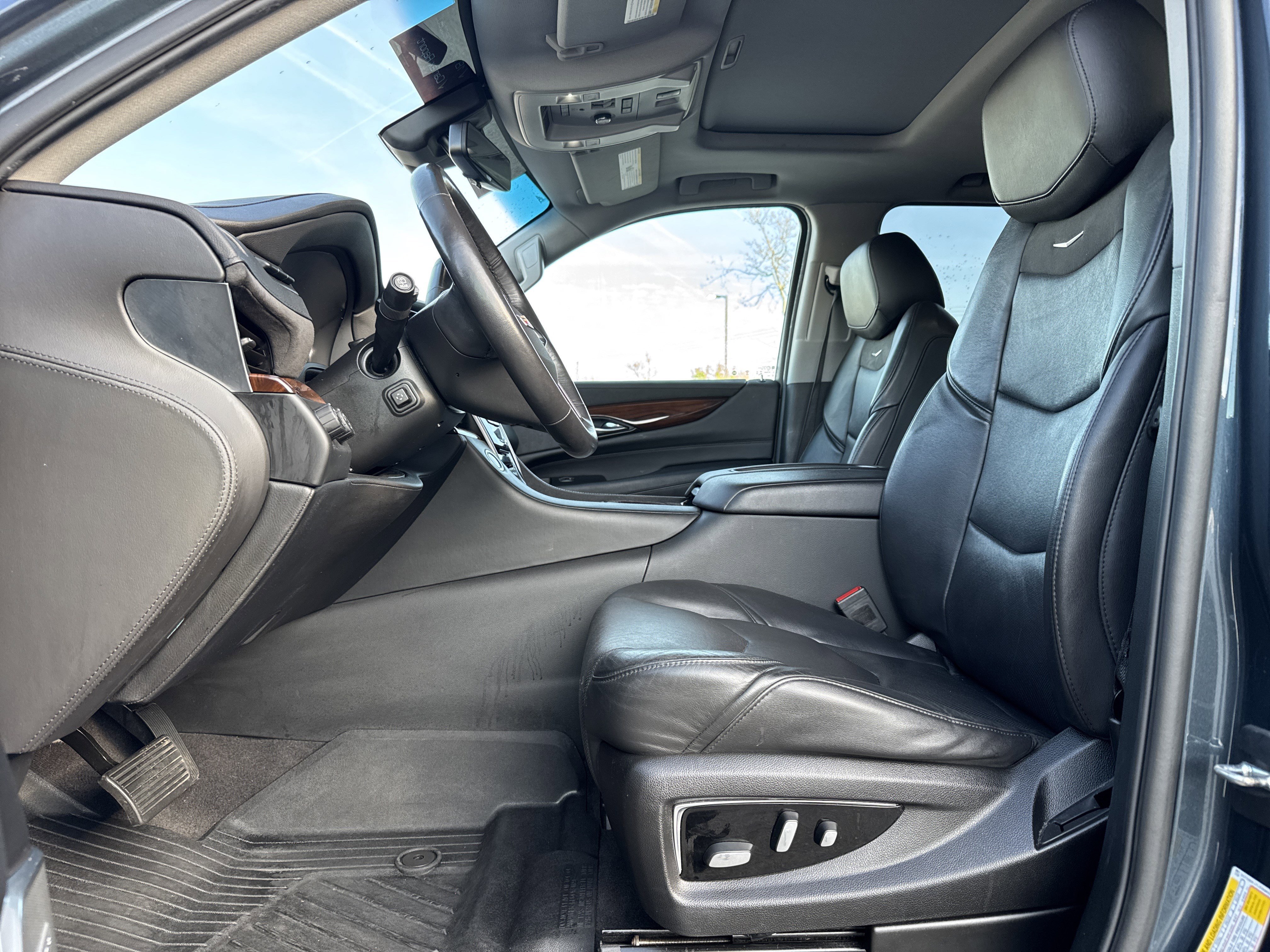 Used 2020 Cadillac Escalade Luxury image 17