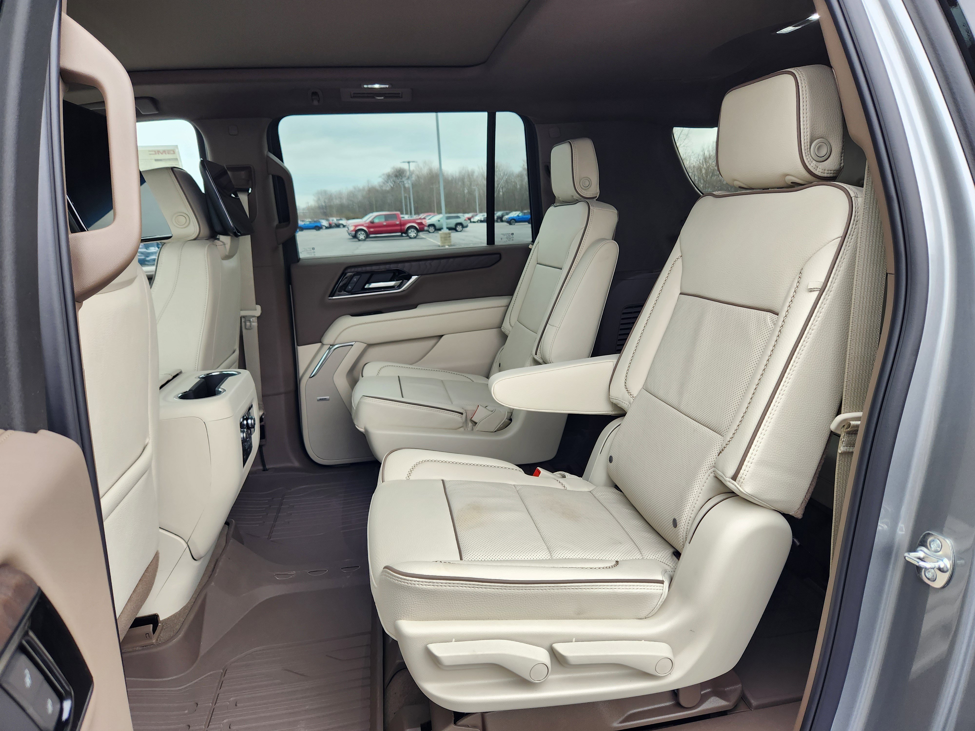 New 2026 GMC Yukon XL Denali w/ Denali Reserve Package image 9