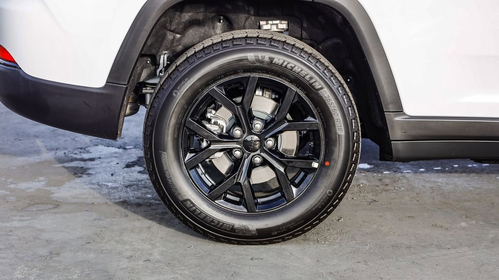 New 2025 Jeep Grand Cherokee Altitude image 12