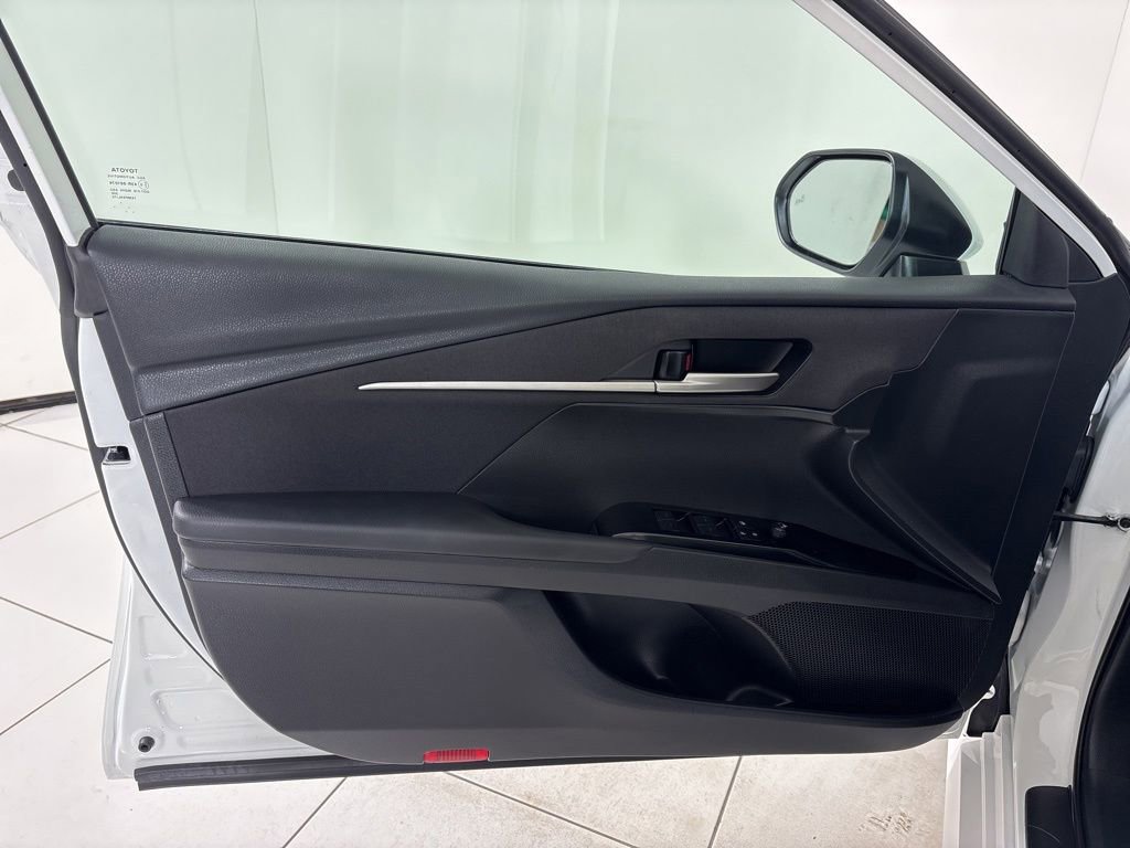 Used 2025 Toyota Camry LE image 16