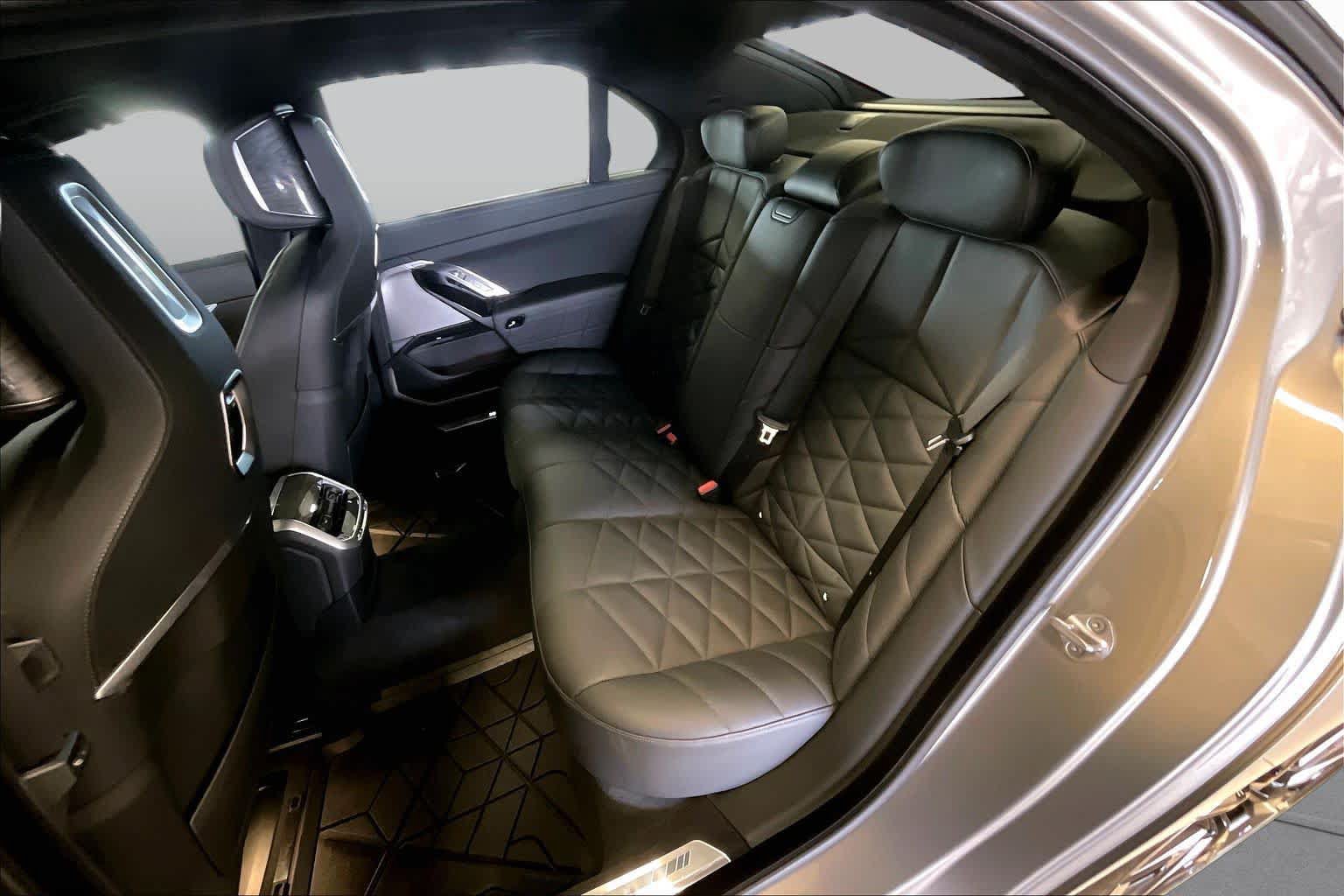 Certified 2023 BMW 740i RWD image 19