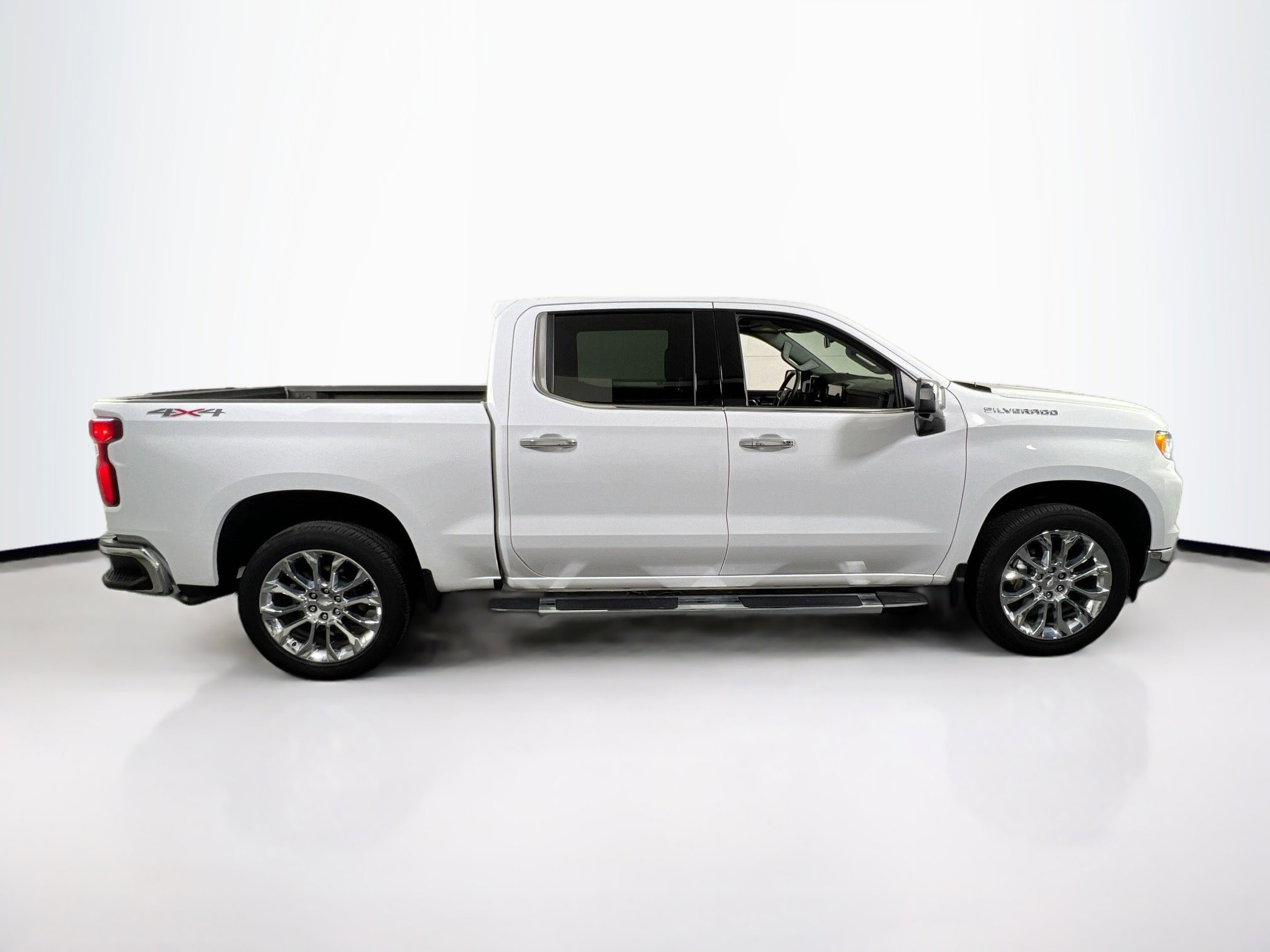 Used 2024 Chevrolet Silverado 1500 LTZ w/ LTZ Premium Package AWD/4WD image 4
