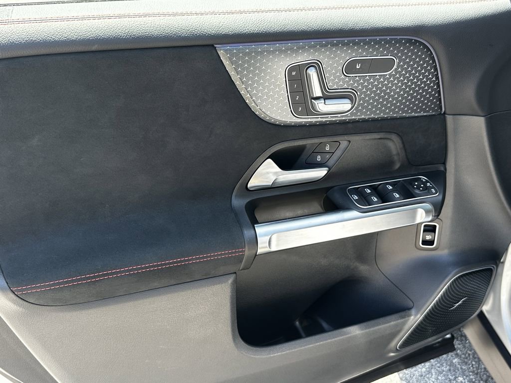 Used 2025 Mercedes-Benz GLB 250 image 11
