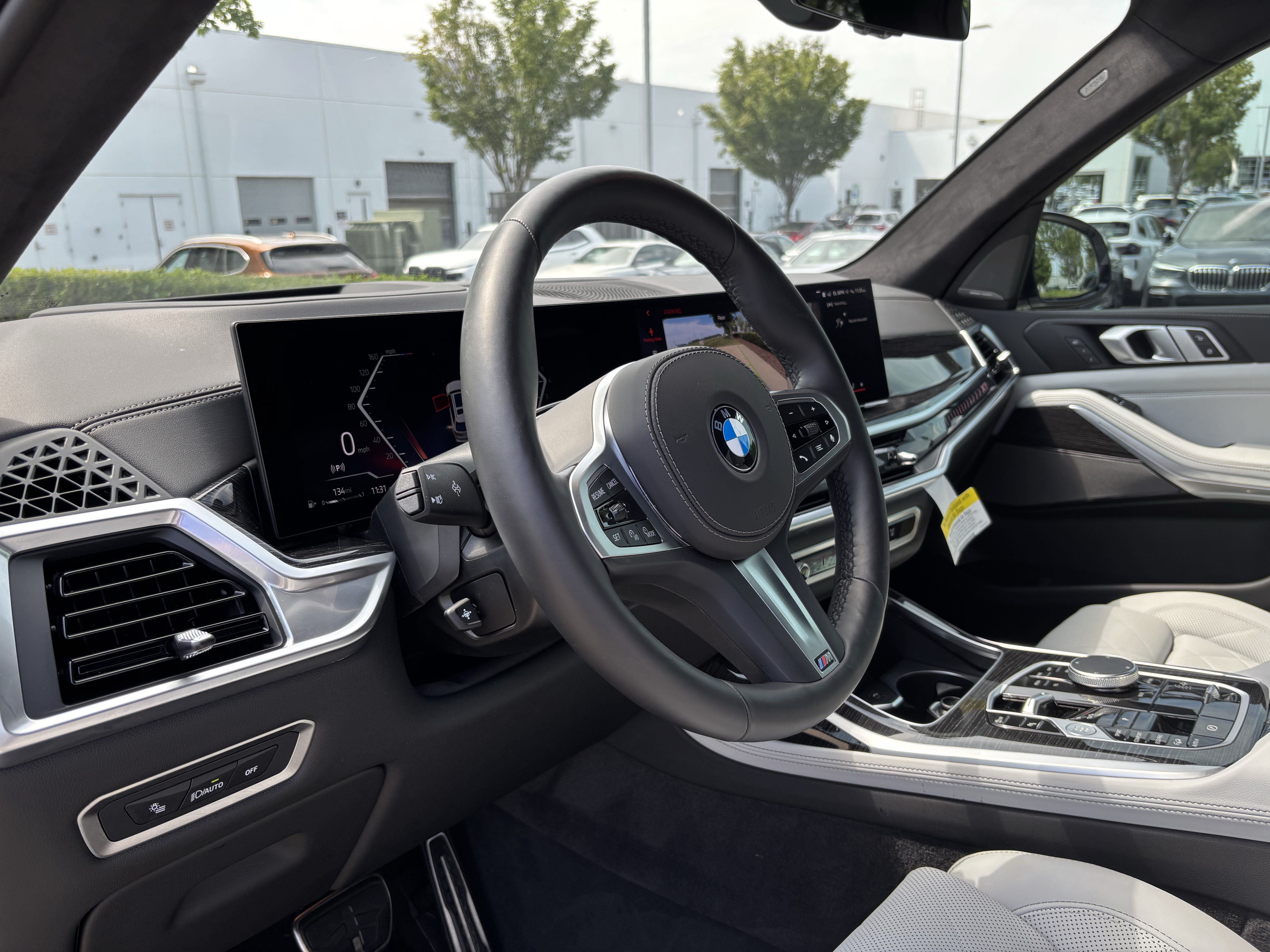 Used 2026 BMW X7 xDrive40i w/ M Sport Package AWD/4WD image 16