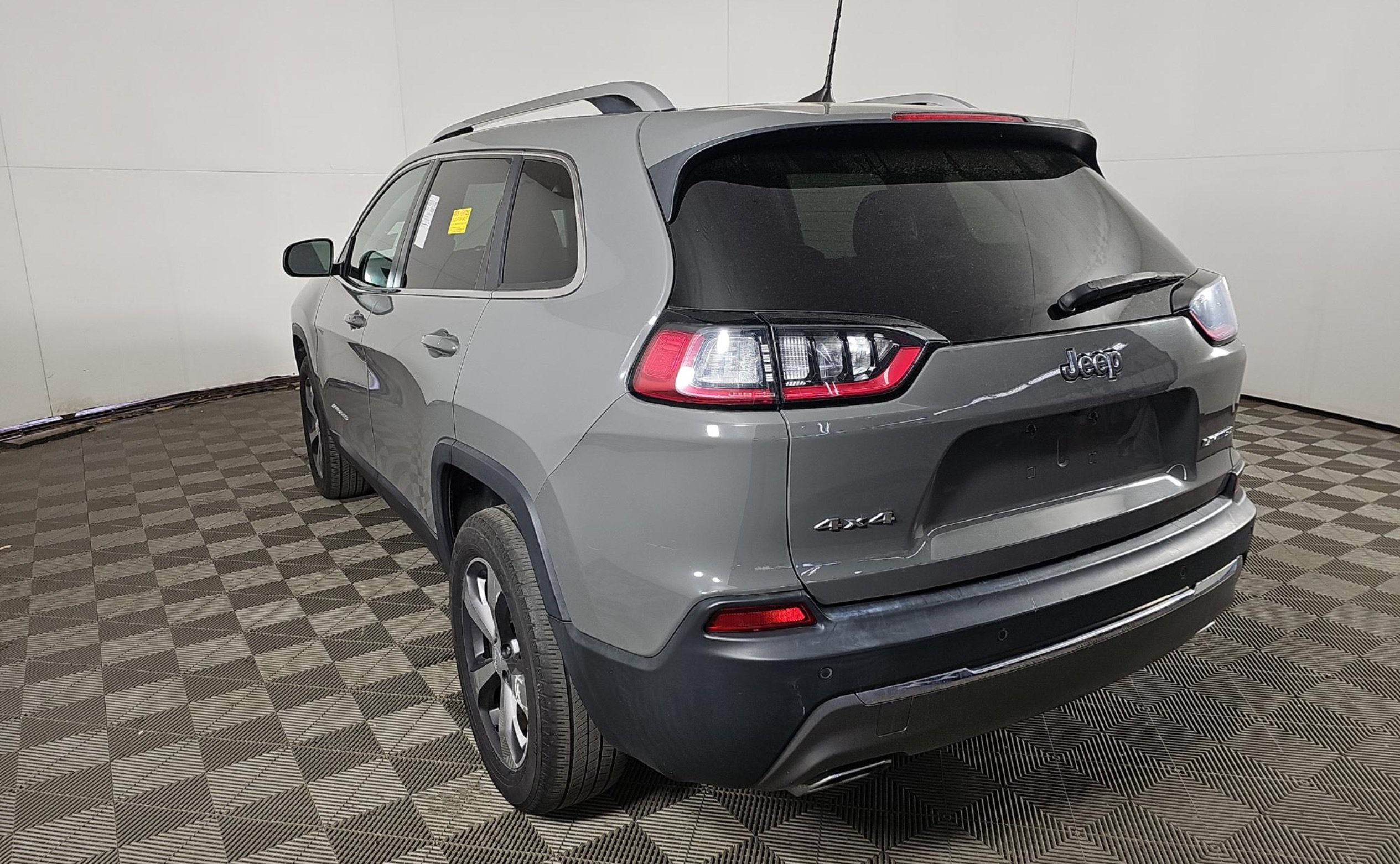 Used 2019 Jeep Cherokee Limited AWD/4WD image 5