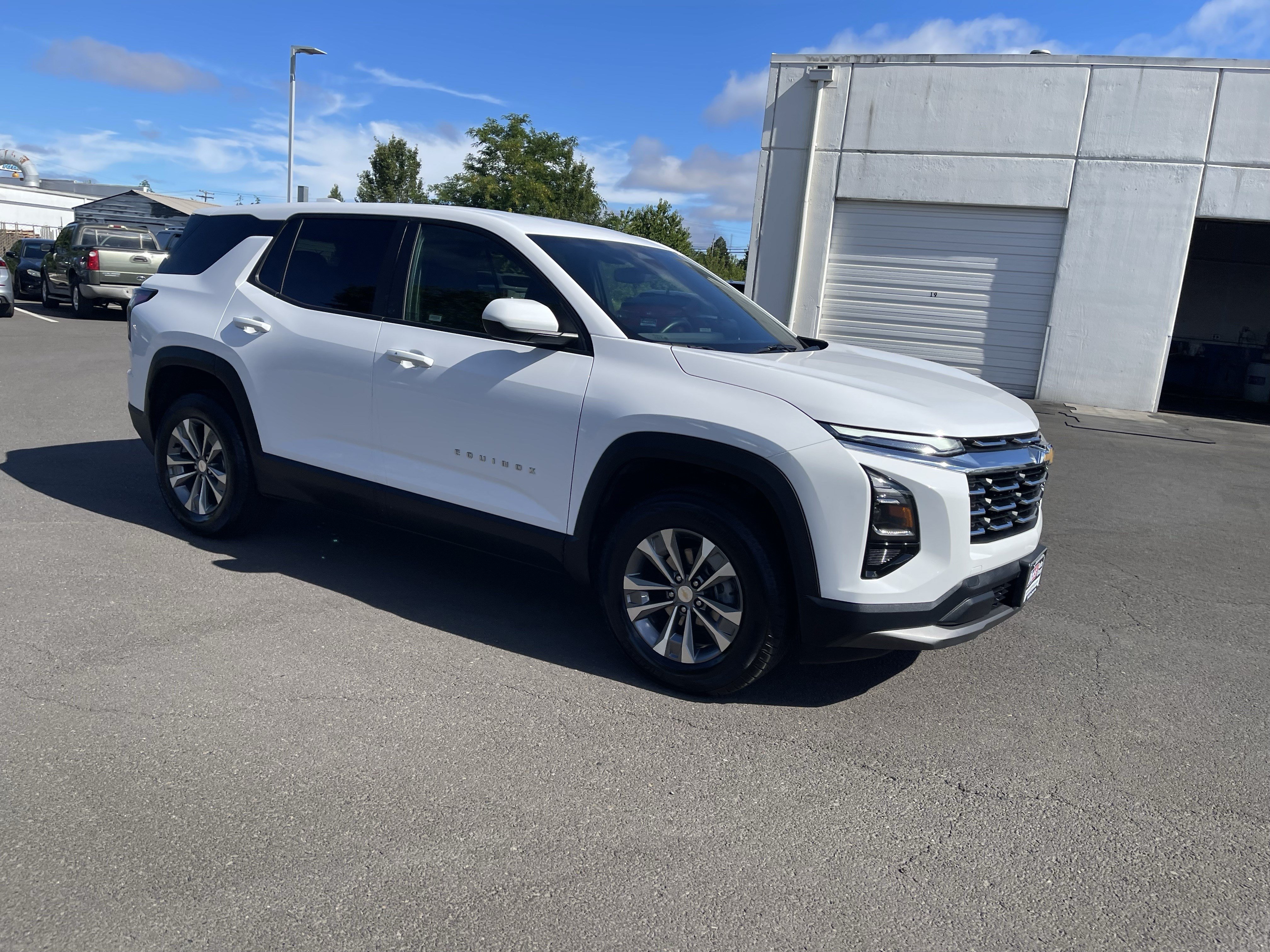 Used 2026 Chevrolet Equinox LT AWD/4WD image 7