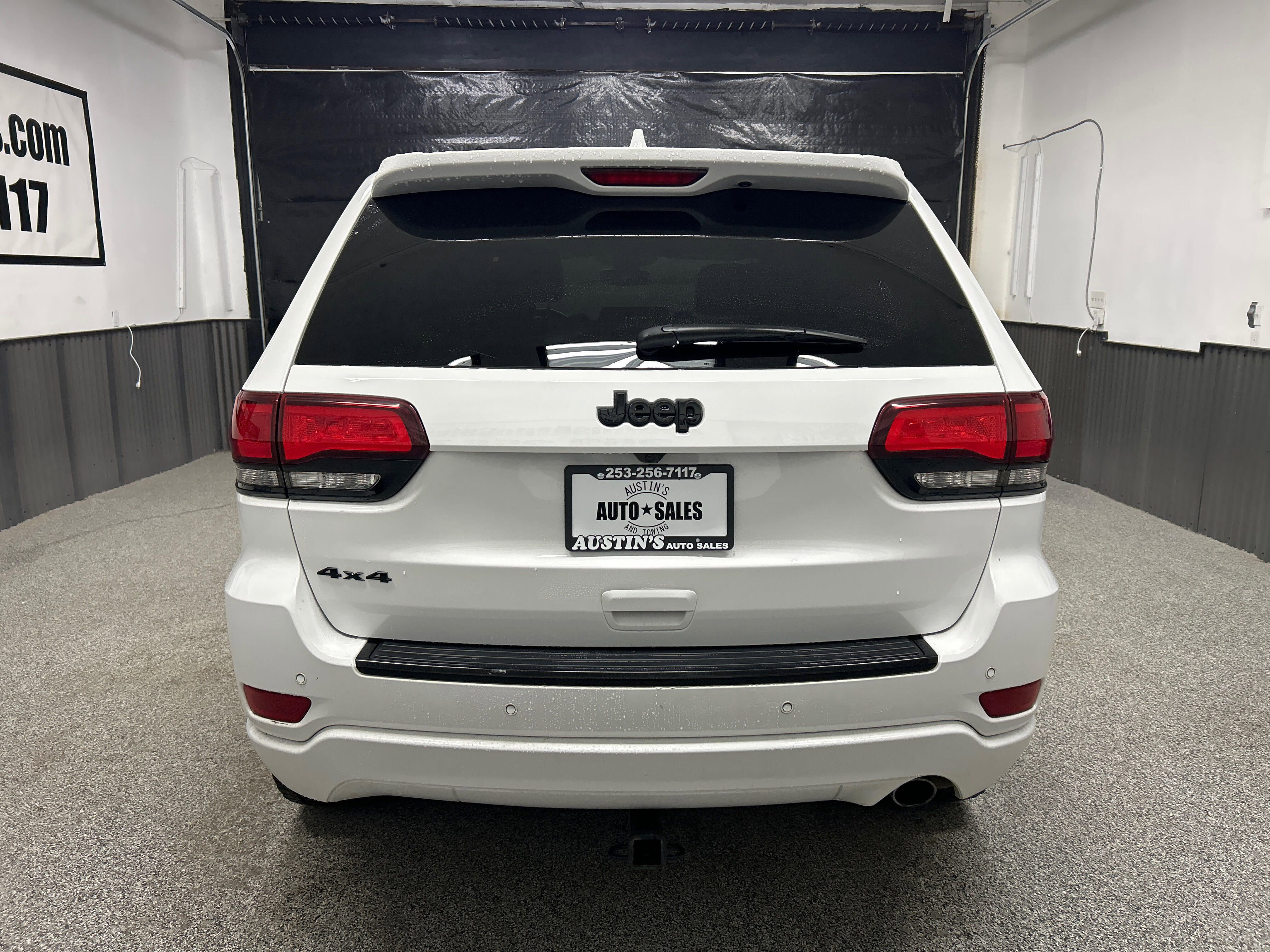 Used 2018 Jeep Grand Cherokee Altitude AWD/4WD image 5