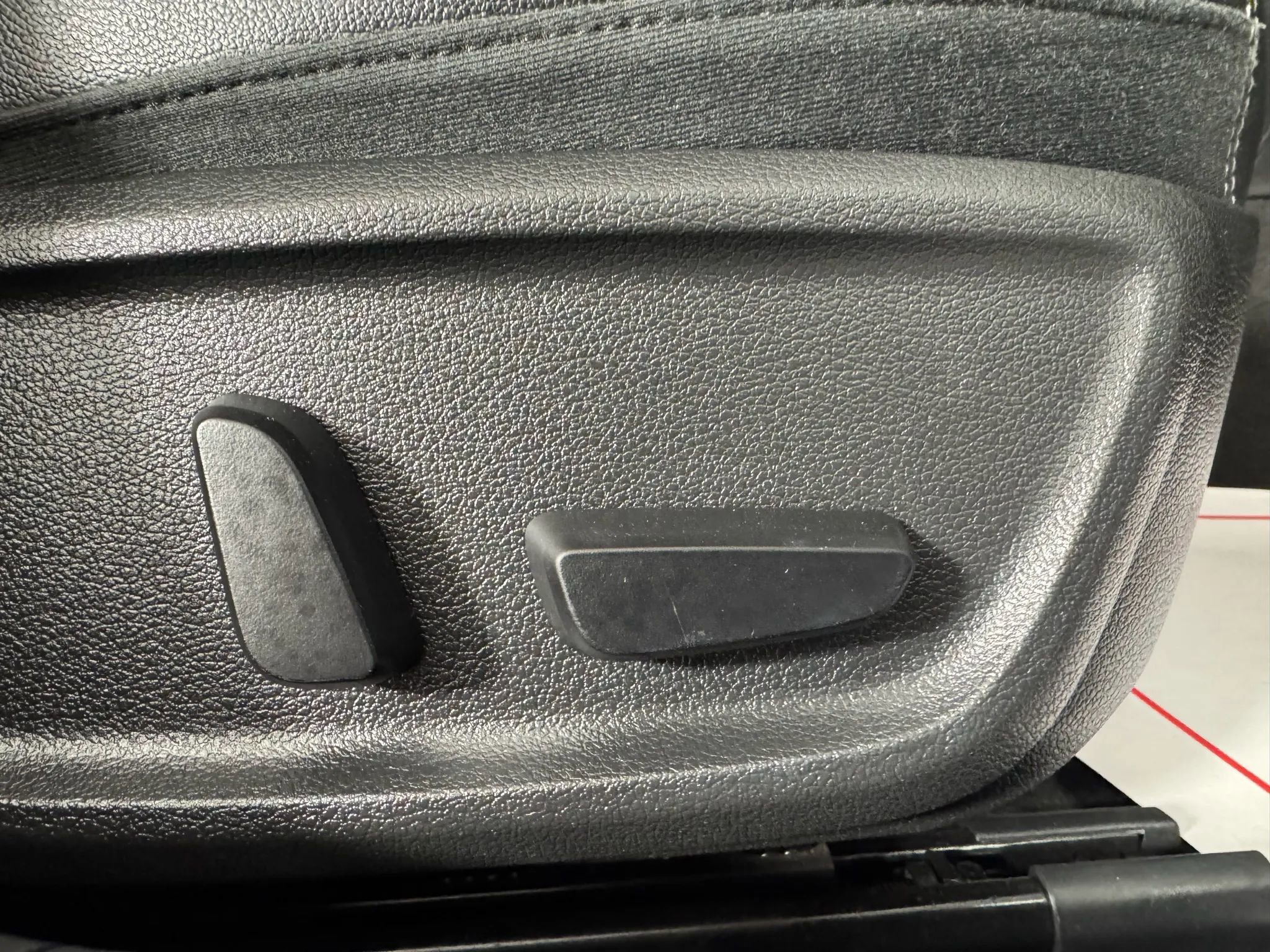 Used 2019 Genesis G70 2.0T Advanced w/ Elite Package image 38