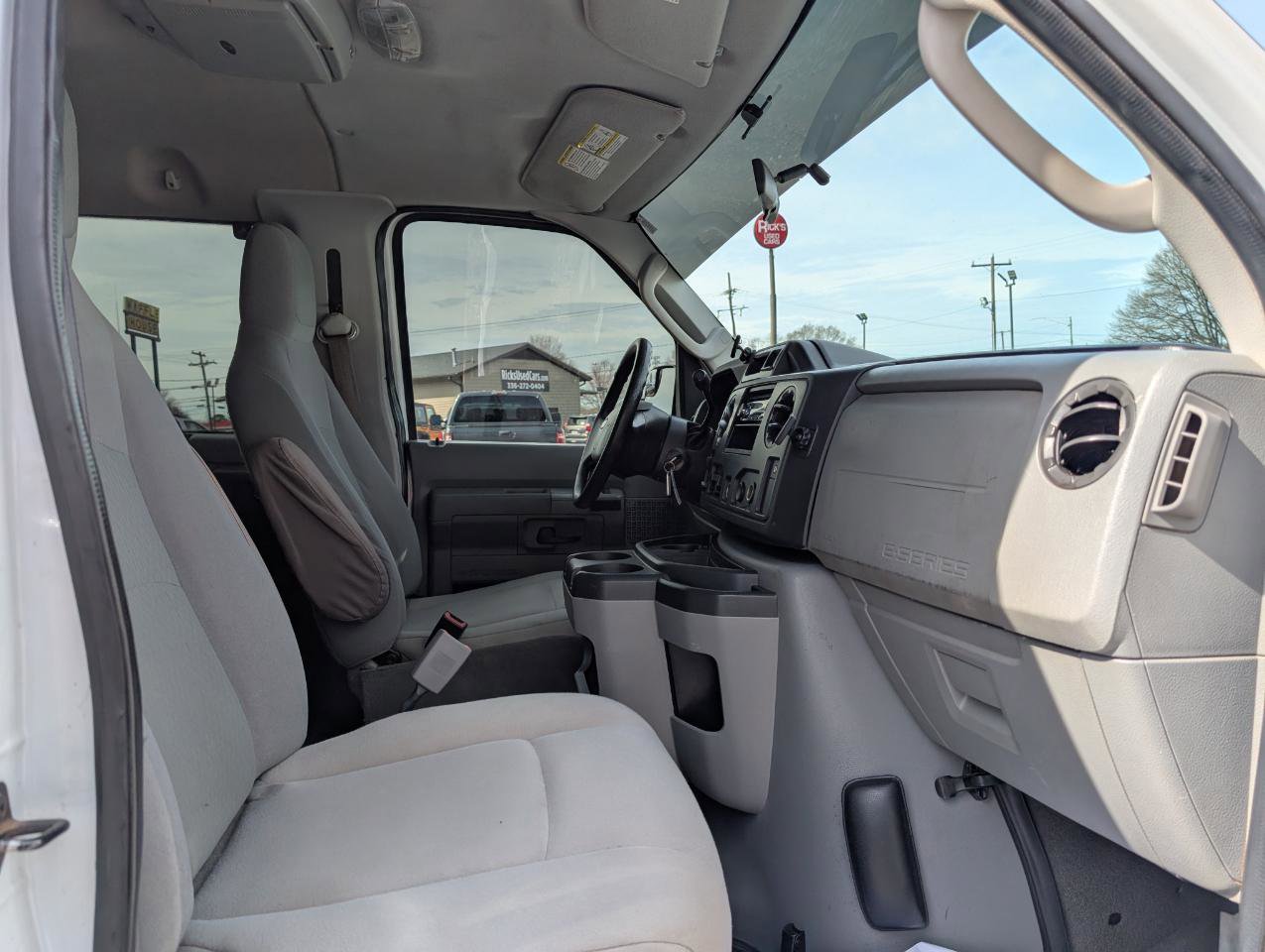 Used 2011 Ford E-350 and Econoline 350 XLT image 21