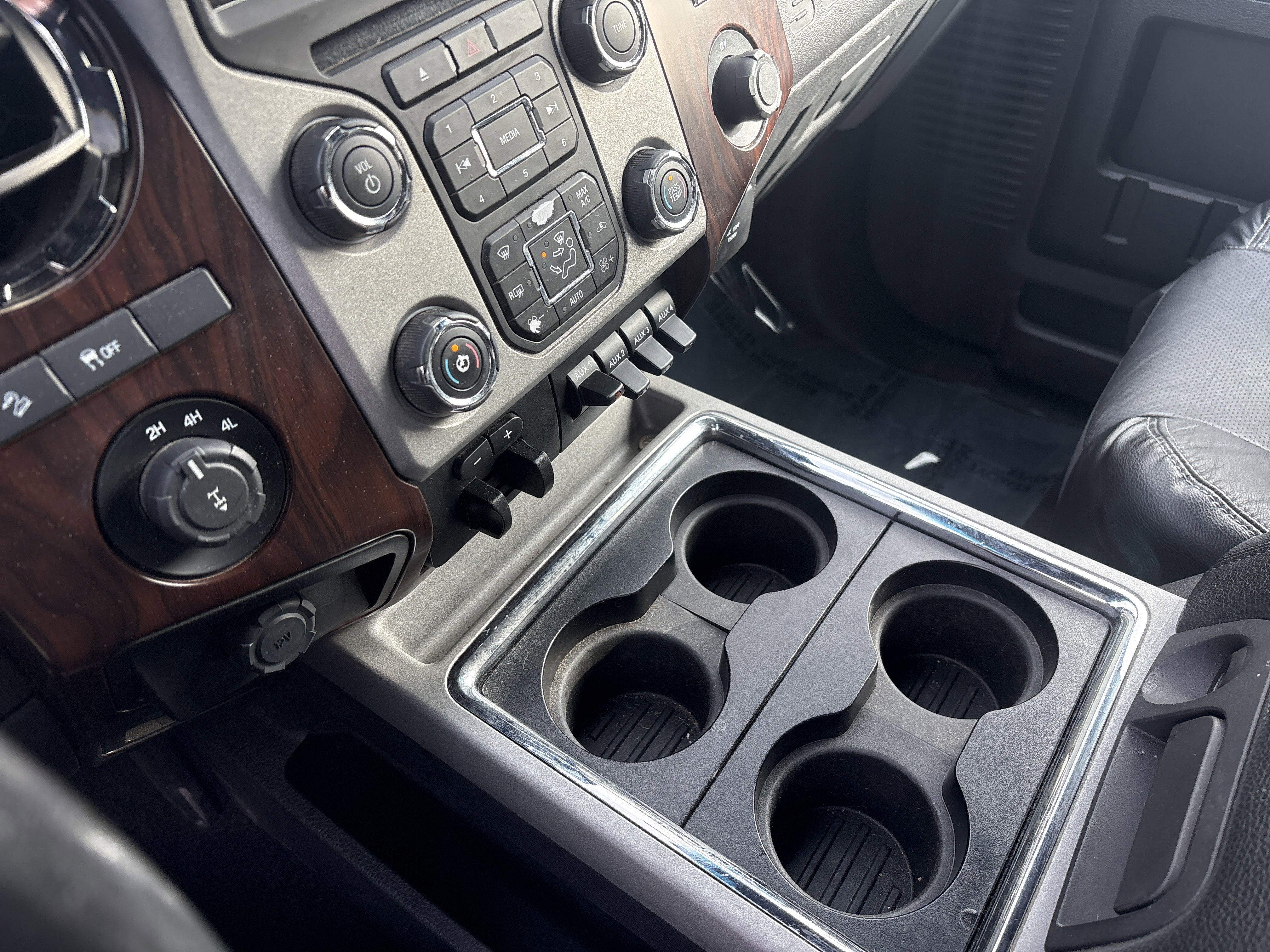 Used 2014 Ford F350 Lariat w/ Lariat Ultimate Package image 22