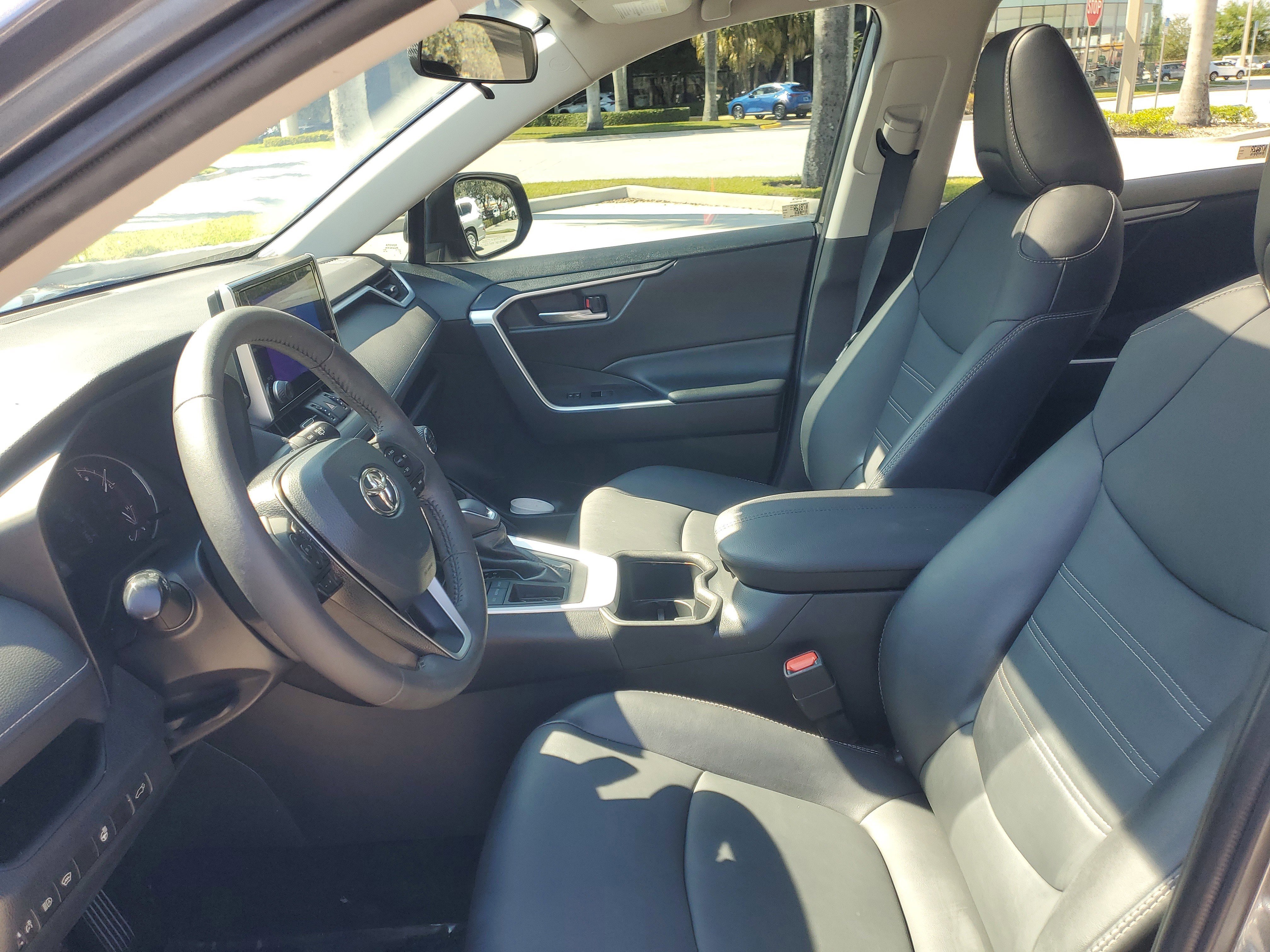 Used 2023 Toyota RAV4 XLE Premium image 19