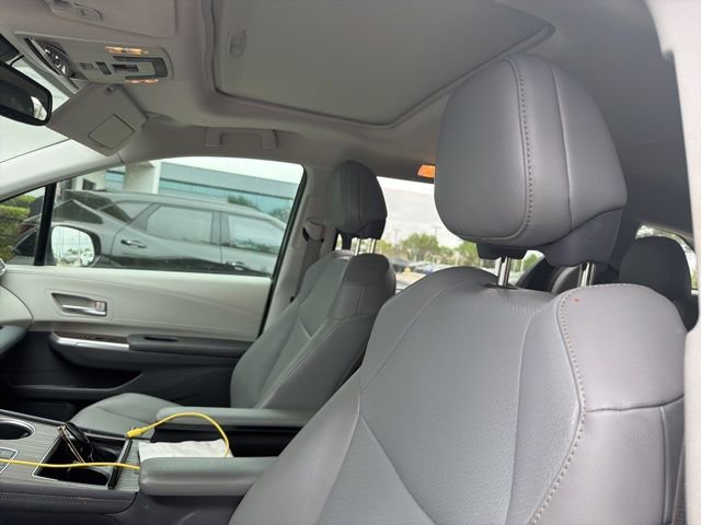 Used 2021 Toyota Sienna XLE image 9