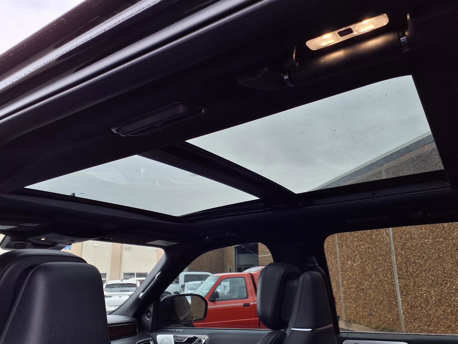 Used 2024 Lincoln Navigator Reserve image 15