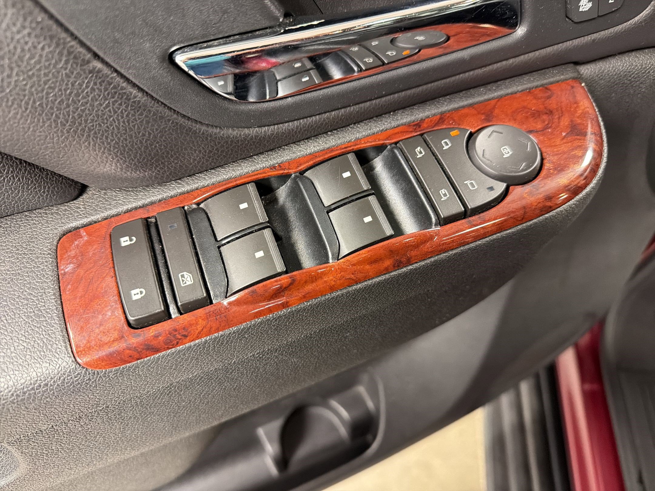 Used 2011 GMC Yukon SLT image 12