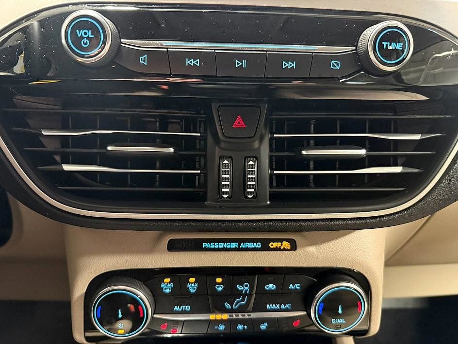 Used 2022 Ford Escape SEL image 11