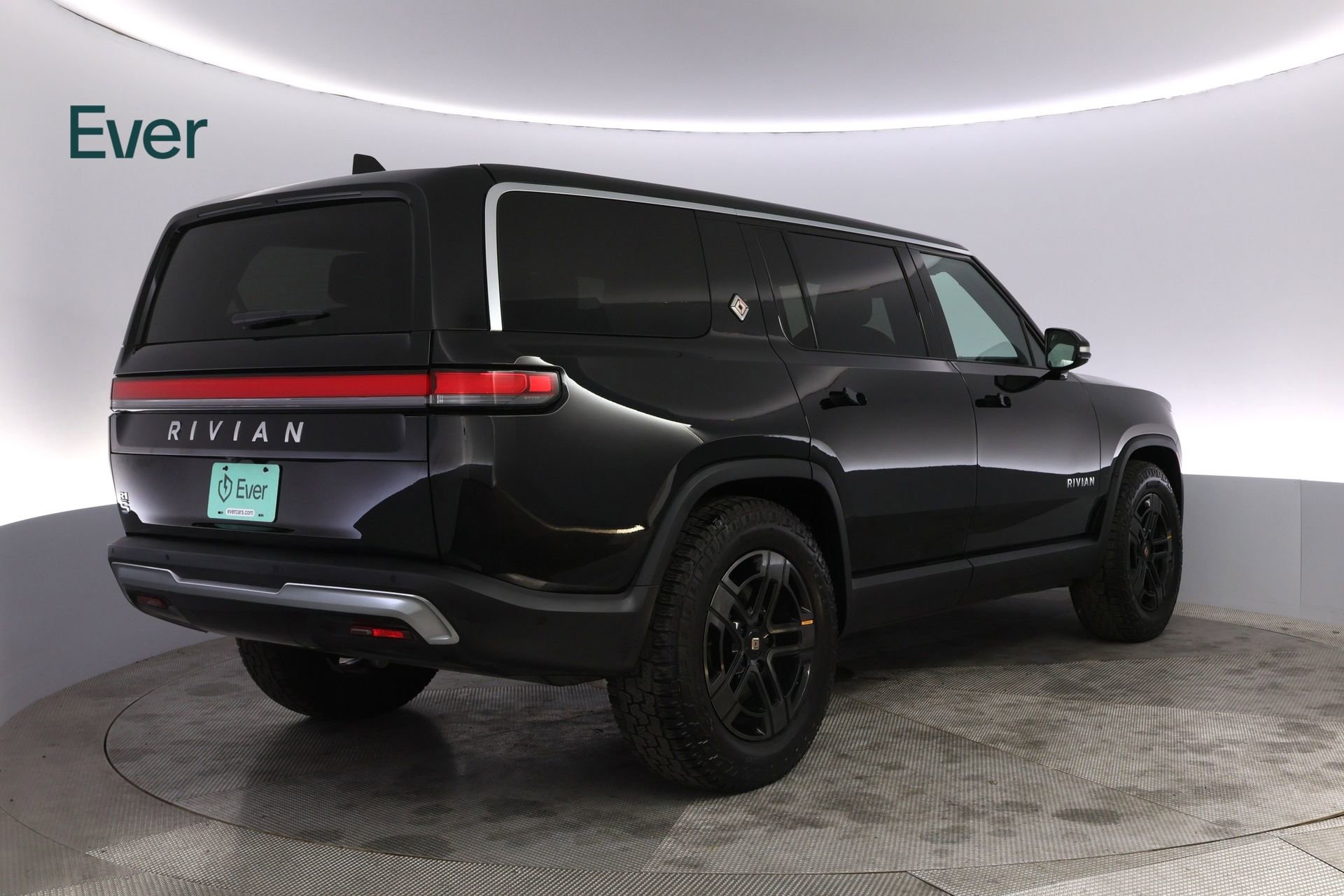Used 2024 Rivian R1S Adventure AWD/4WD image 3