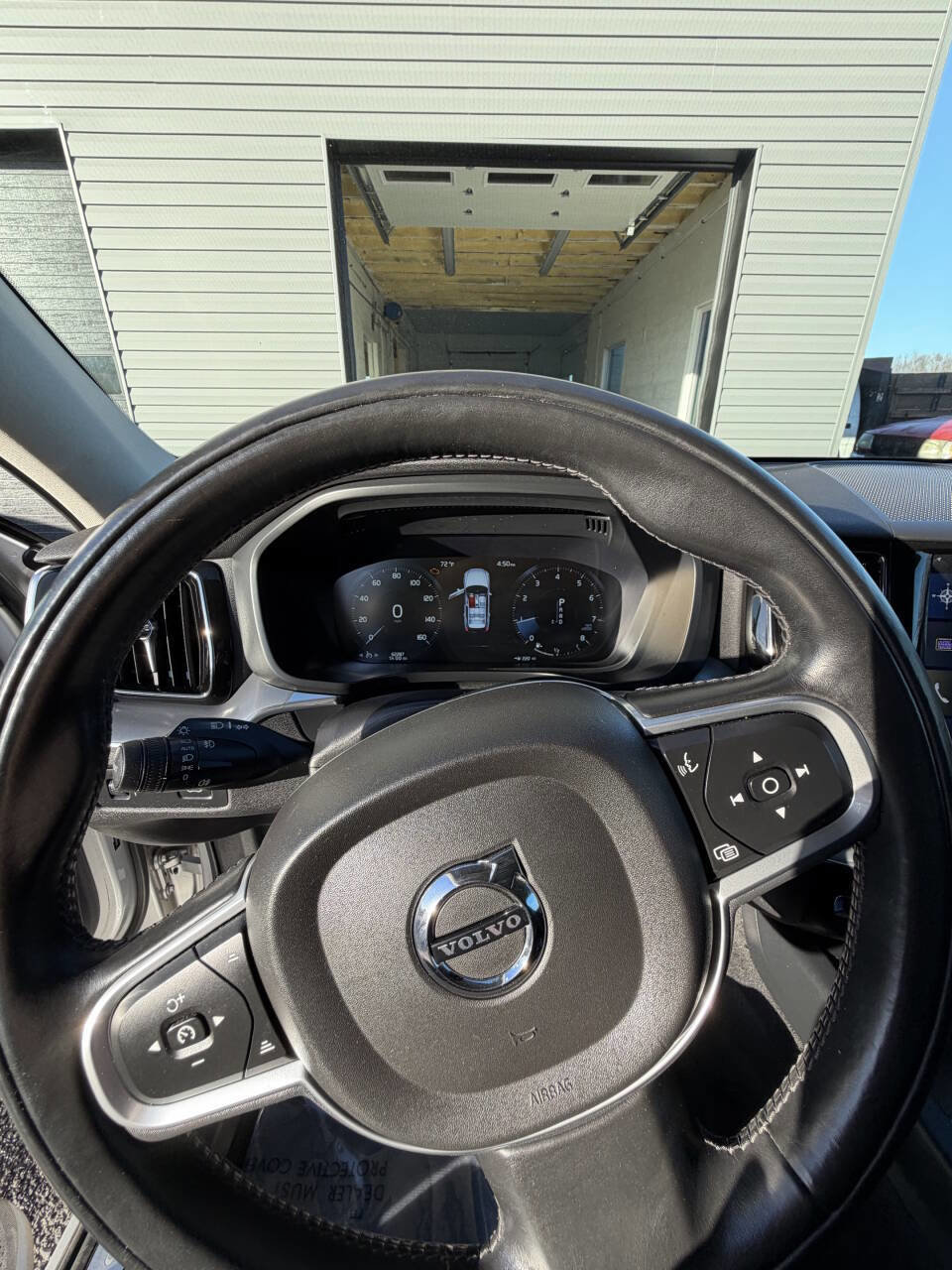 Used 2019 Volvo XC60 T5 Momentum w/ Multimedia Package image 16
