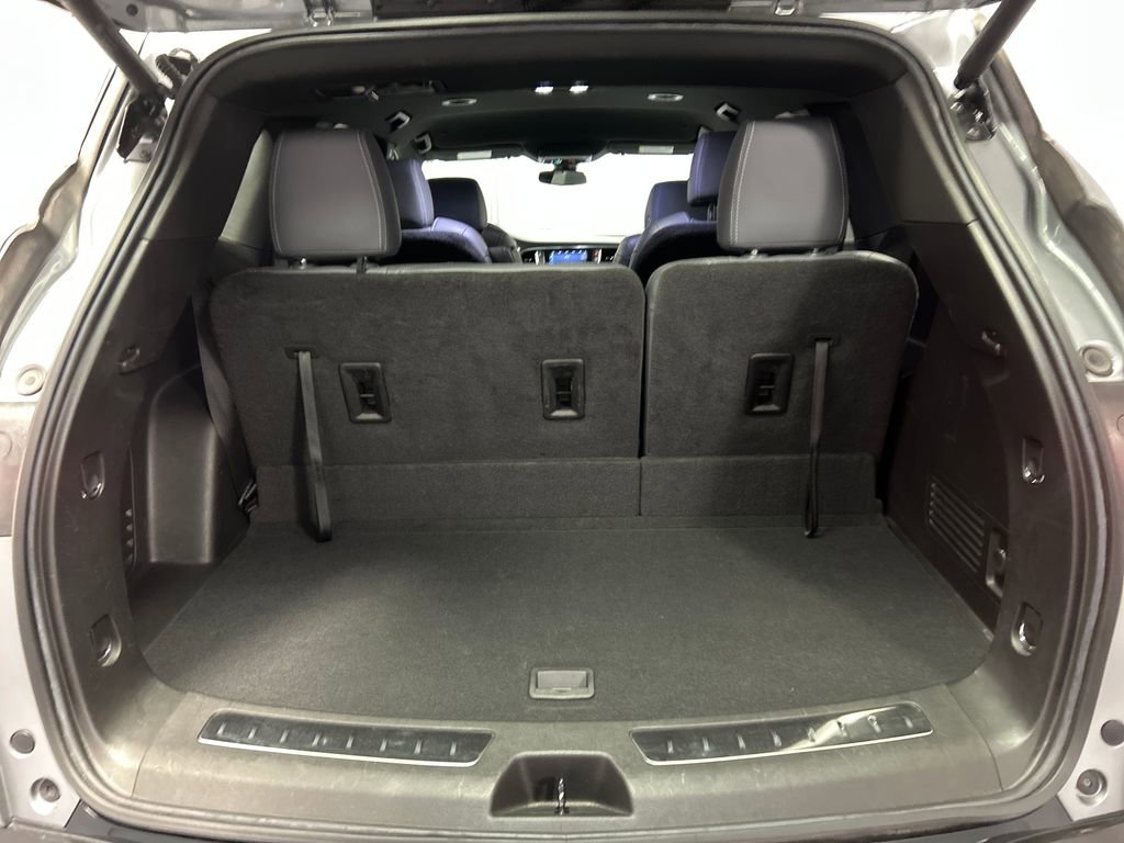 Used 2023 Buick Enclave Essence image 25