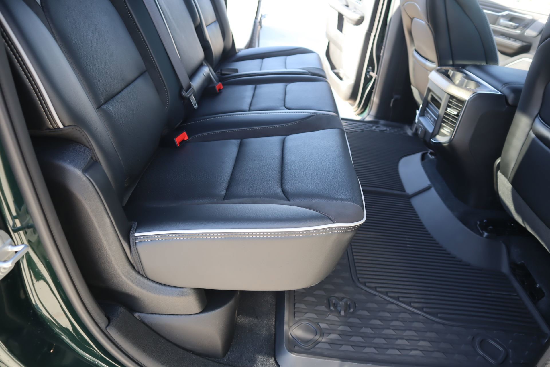 New 2026 RAM 1500 Laramie AWD/4WD image 15