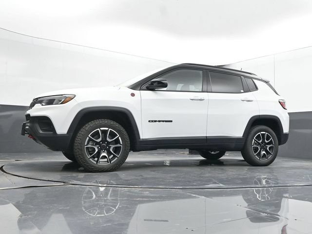Used 2025 Jeep Compass Trailhawk AWD/4WD image 47