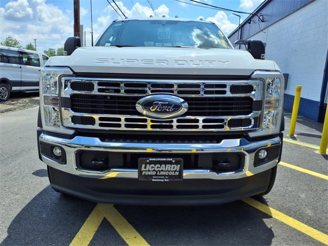 New 2025 Ford F550 4x4 Crew Cab image 6
