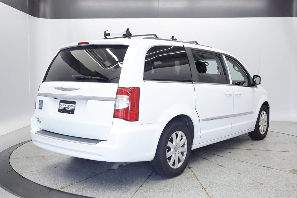 Used 2014 Chrysler Town & Country Touring FWD image 6