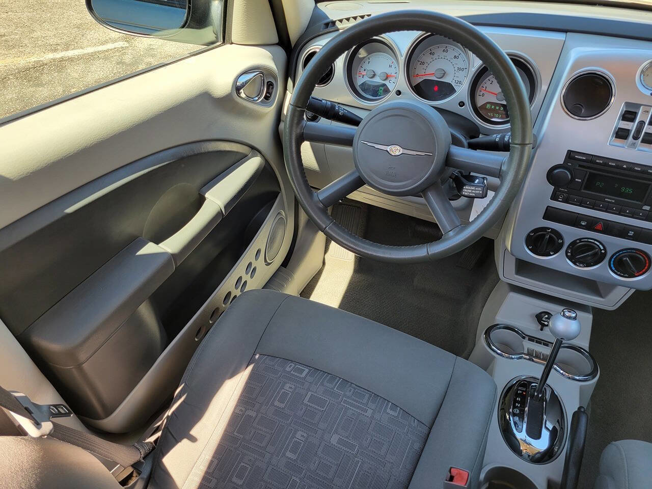 Used 2010 Chrysler PT Cruiser image 26