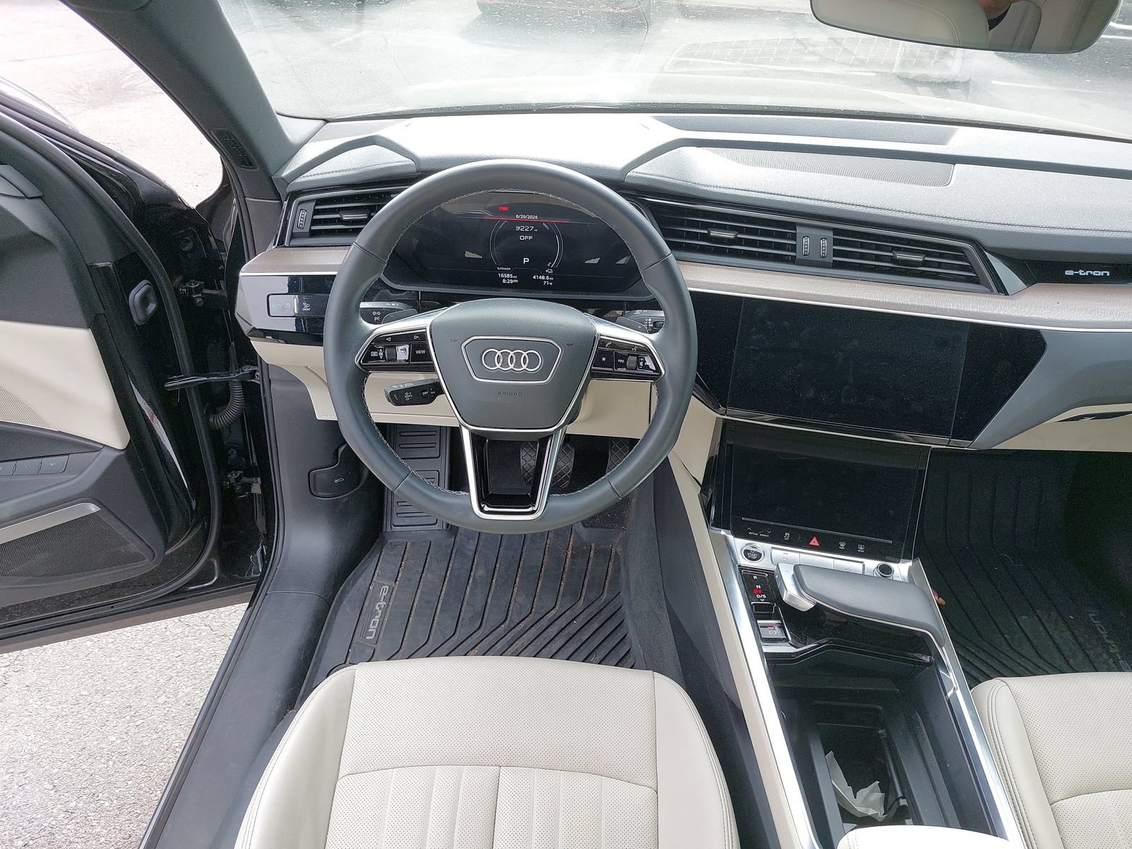 Used 2024 Audi Q8 e-tron Premium Plus w/ Premium Plus Package AWD/4WD image 6