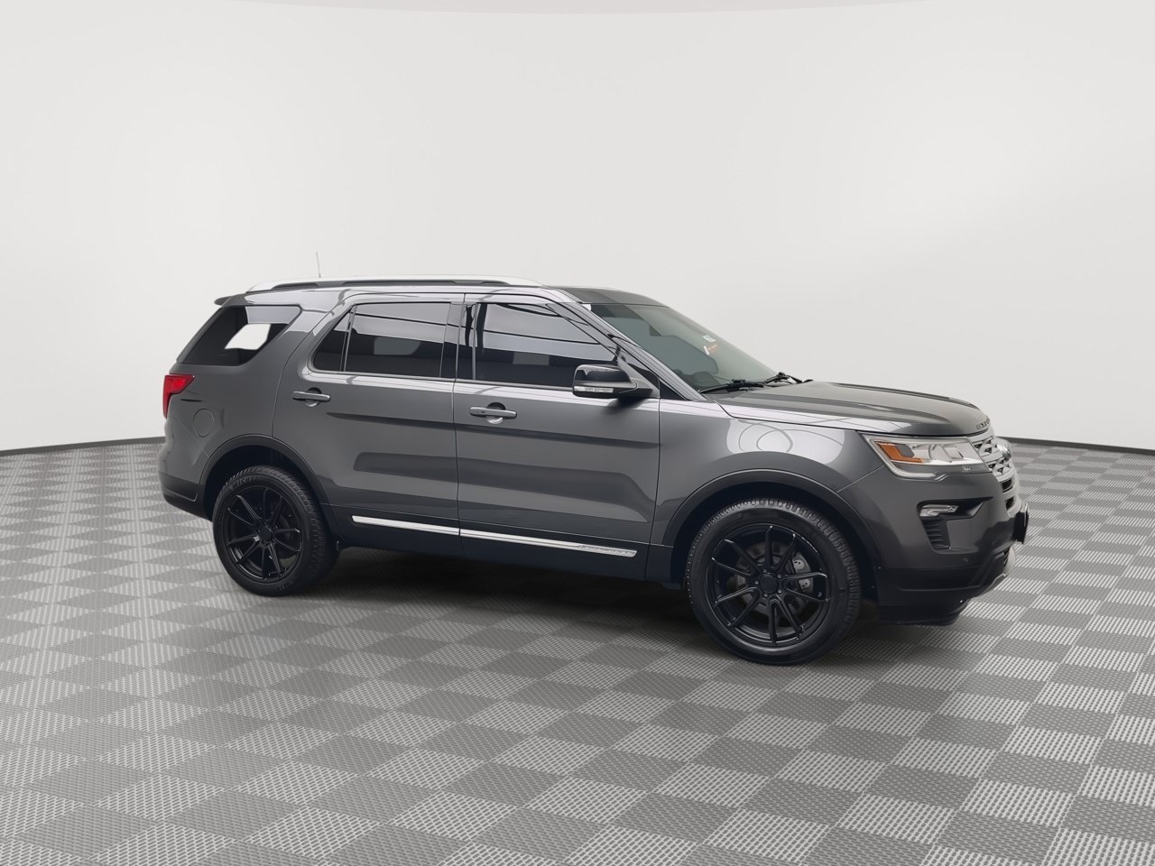 Used 2018 Ford Explorer XLT w/ Equipment Group 202A AWD/4WD image 45