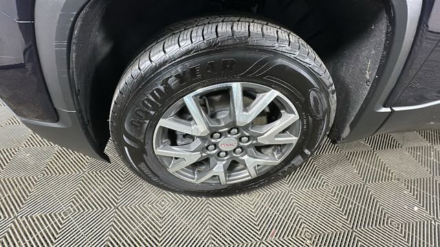Used 2022 GMC Acadia SLE w/ Driver Convenience Package FWD image 10