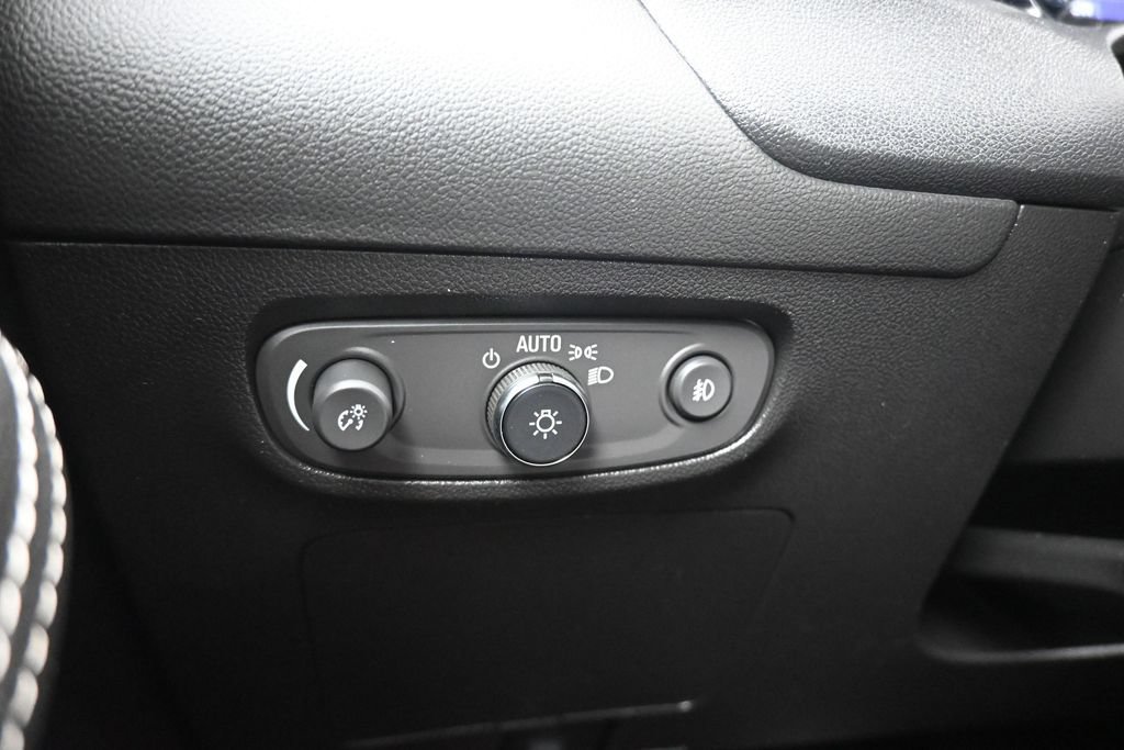 Used 2022 Buick Encore GX Essence w/ Experience Buick Package AWD/4WD image 25