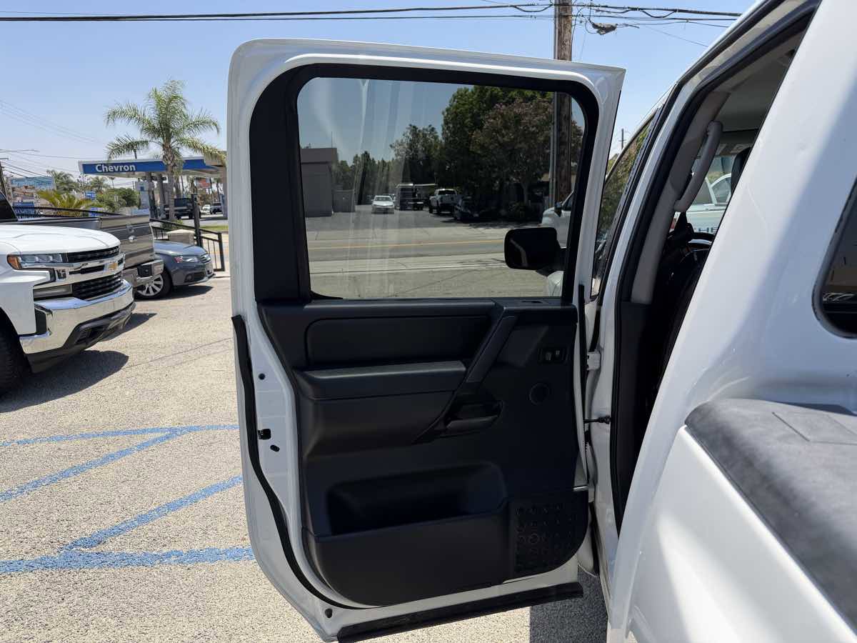 Used 2012 Nissan Titan SL RWD image 18