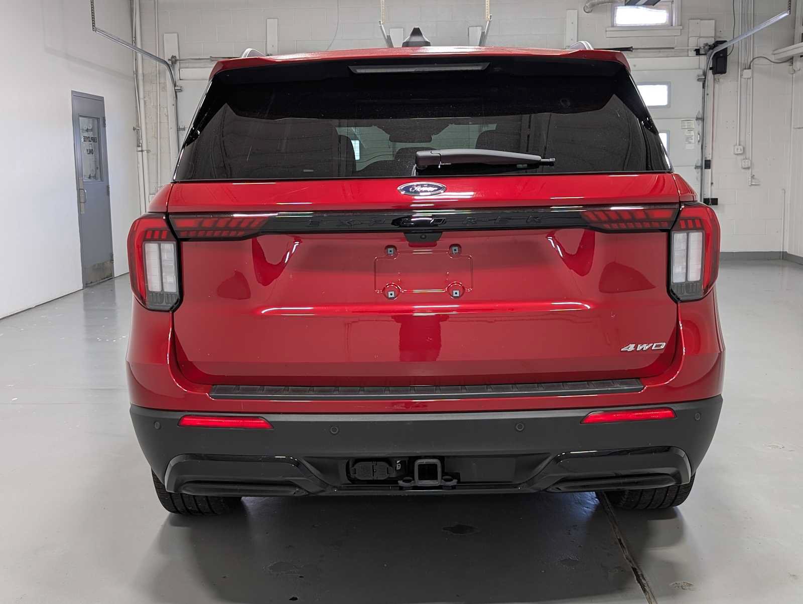 Used 2025 Ford Explorer ST-Line w/ ST-Line Street Pack AWD/4WD image 9