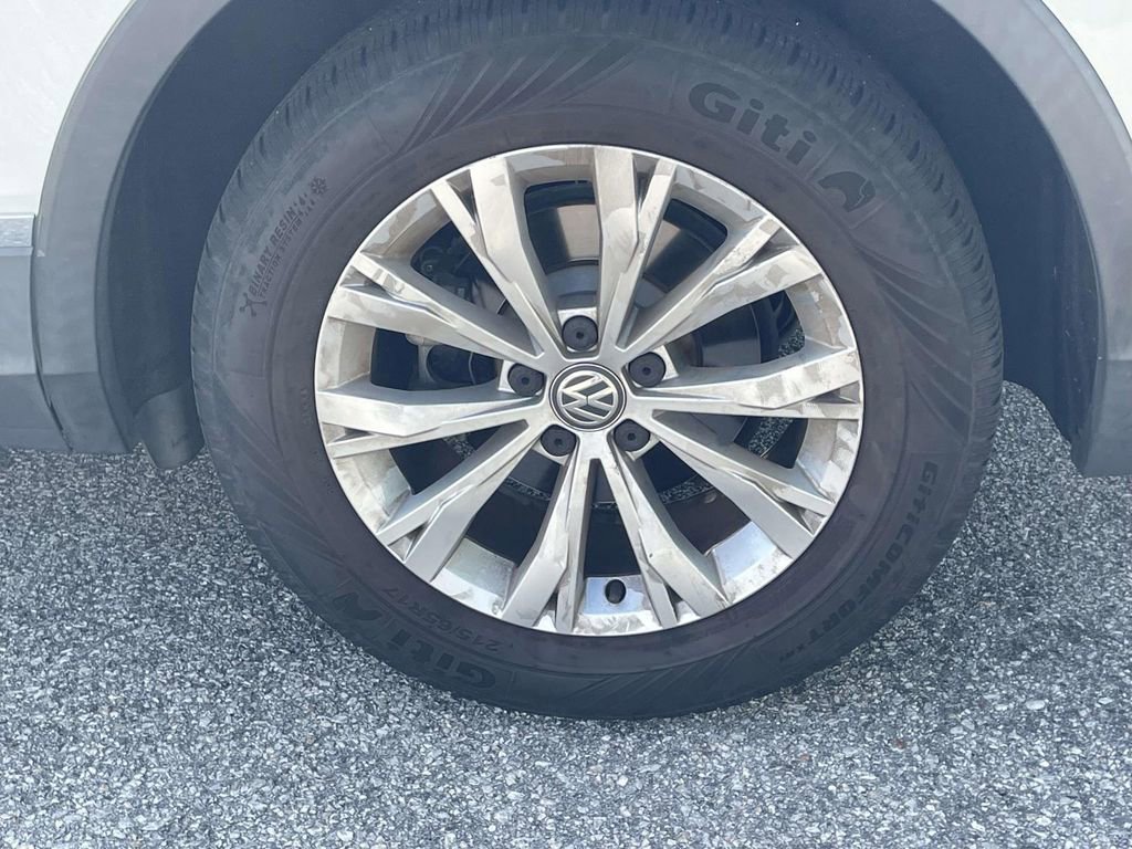 Used 2018 Volkswagen Tiguan SE w/ Panoramic Sunroof Package image 7