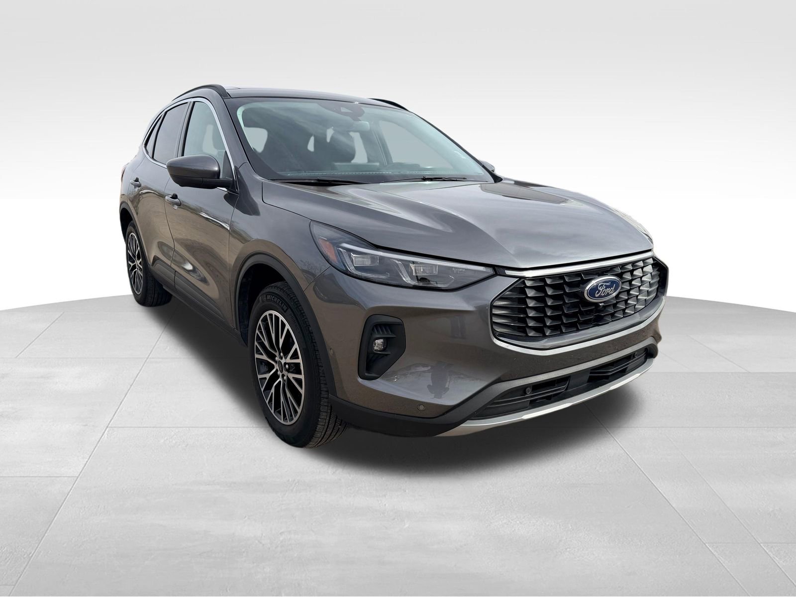 Certified 2024 Ford Escape SE w/ PHEV Premium Package FWD image 3