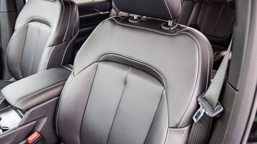 New 2025 Jeep Grand Cherokee L Limited w/ Black Appearance Package image 26