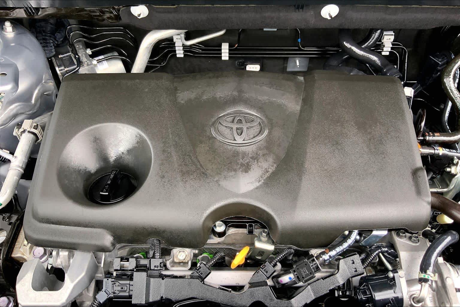 Certified 2025 Toyota RAV4 LE FWD image 32