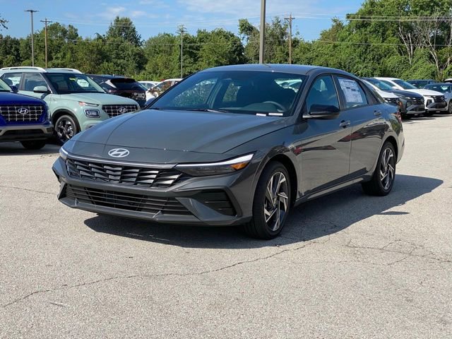 New 2025 Hyundai Elantra Hybrid FWD image 3