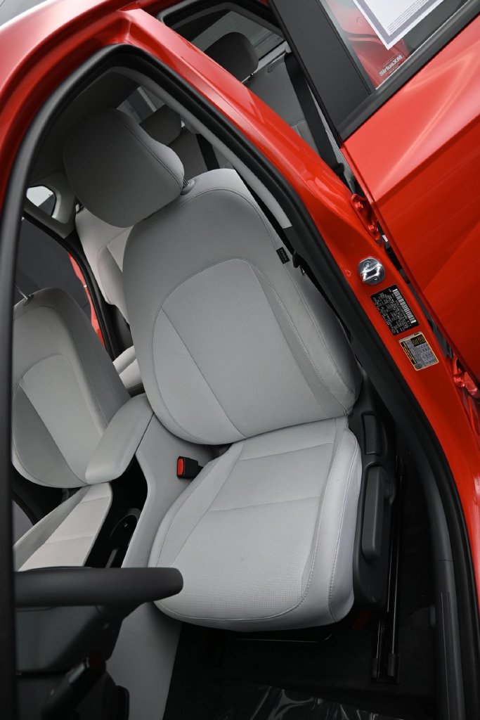 Certified 2026 Hyundai Kona SE FWD image 14