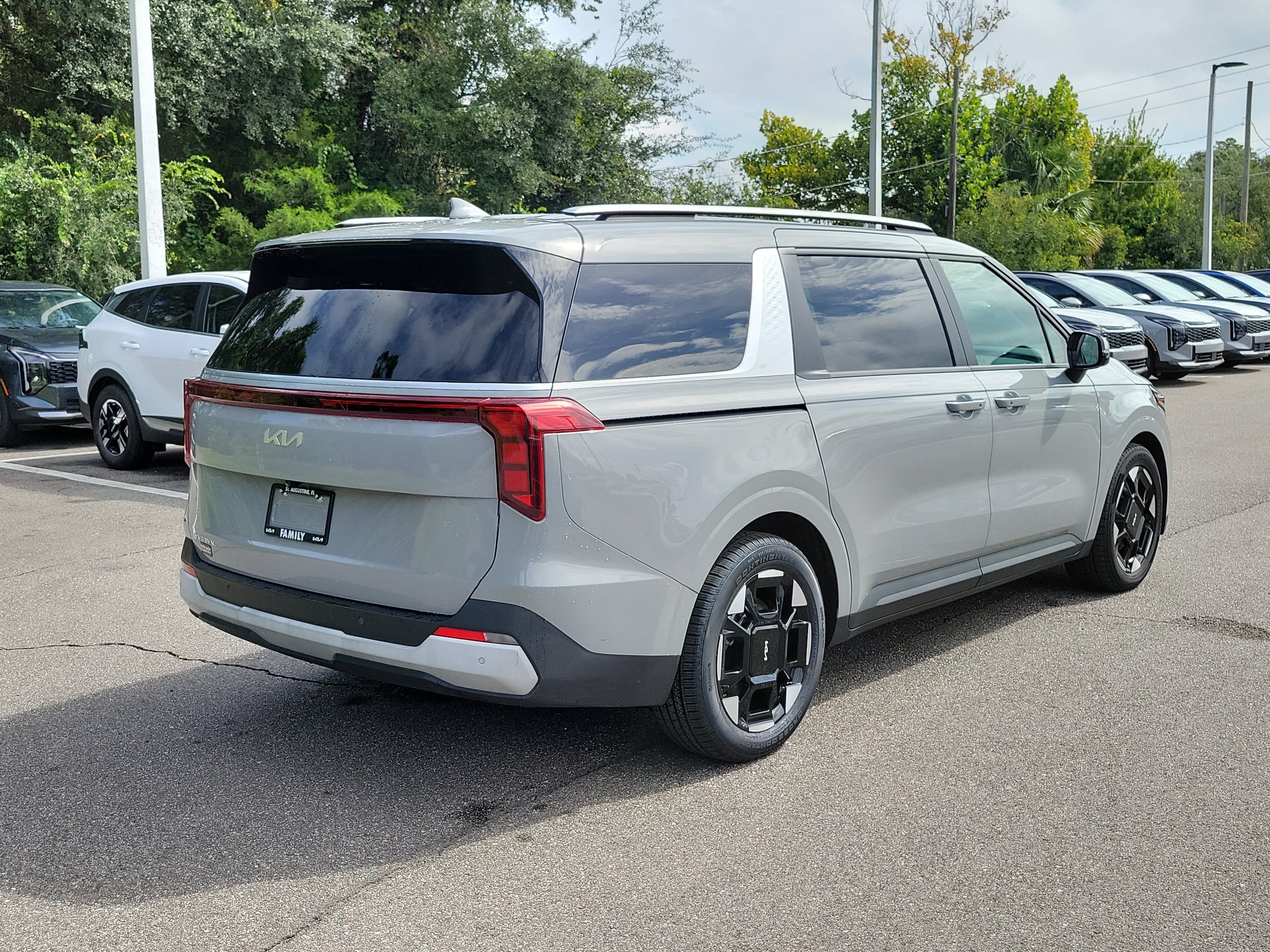 Certified 2025 Kia Carnival EX FWD image 6