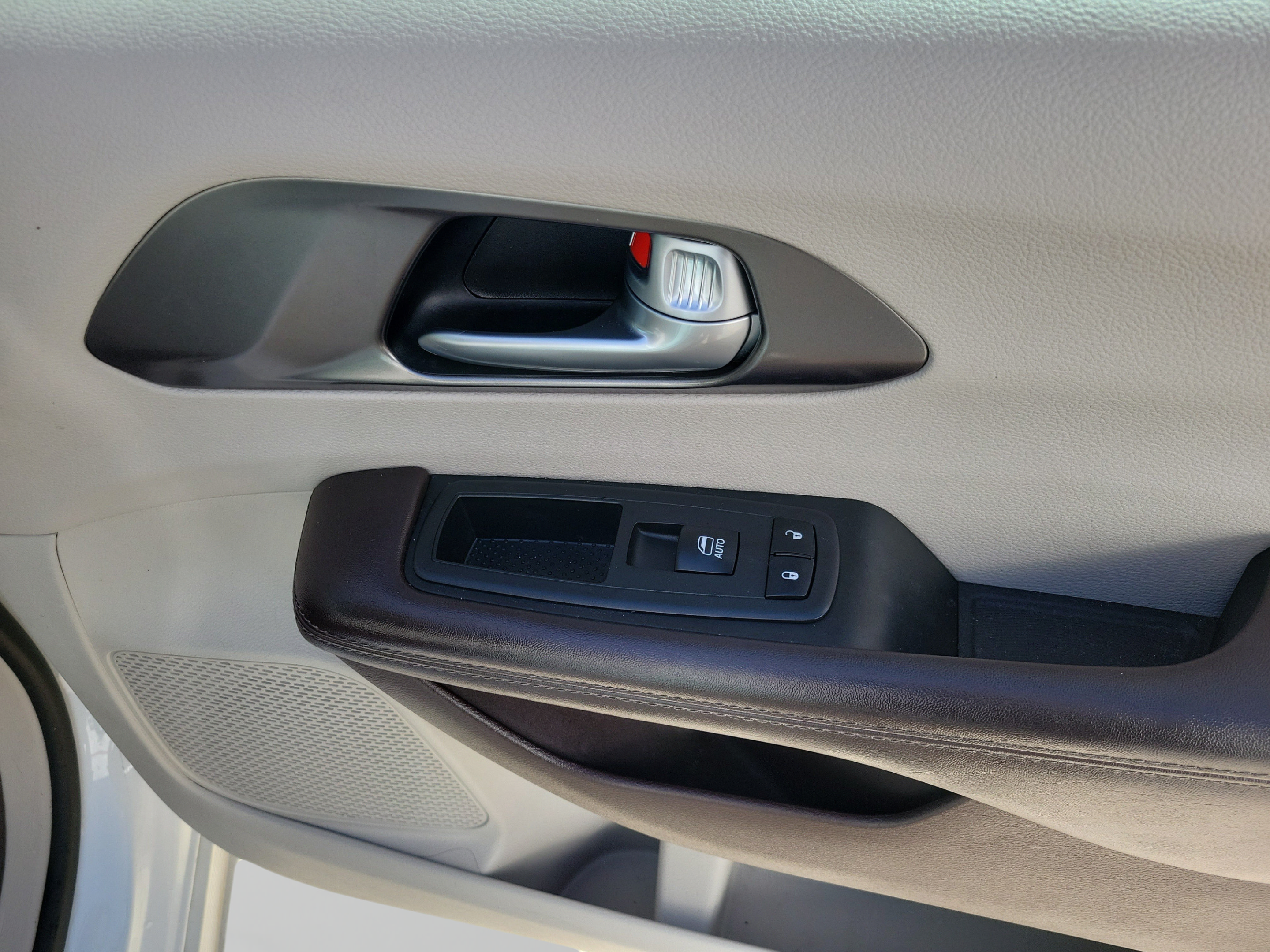 Used 2017 Chrysler Pacifica Touring-L Plus FWD image 27