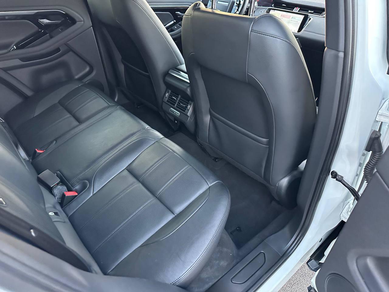 Used 2020 Land Rover Range Rover Evoque SE AWD/4WD image 32