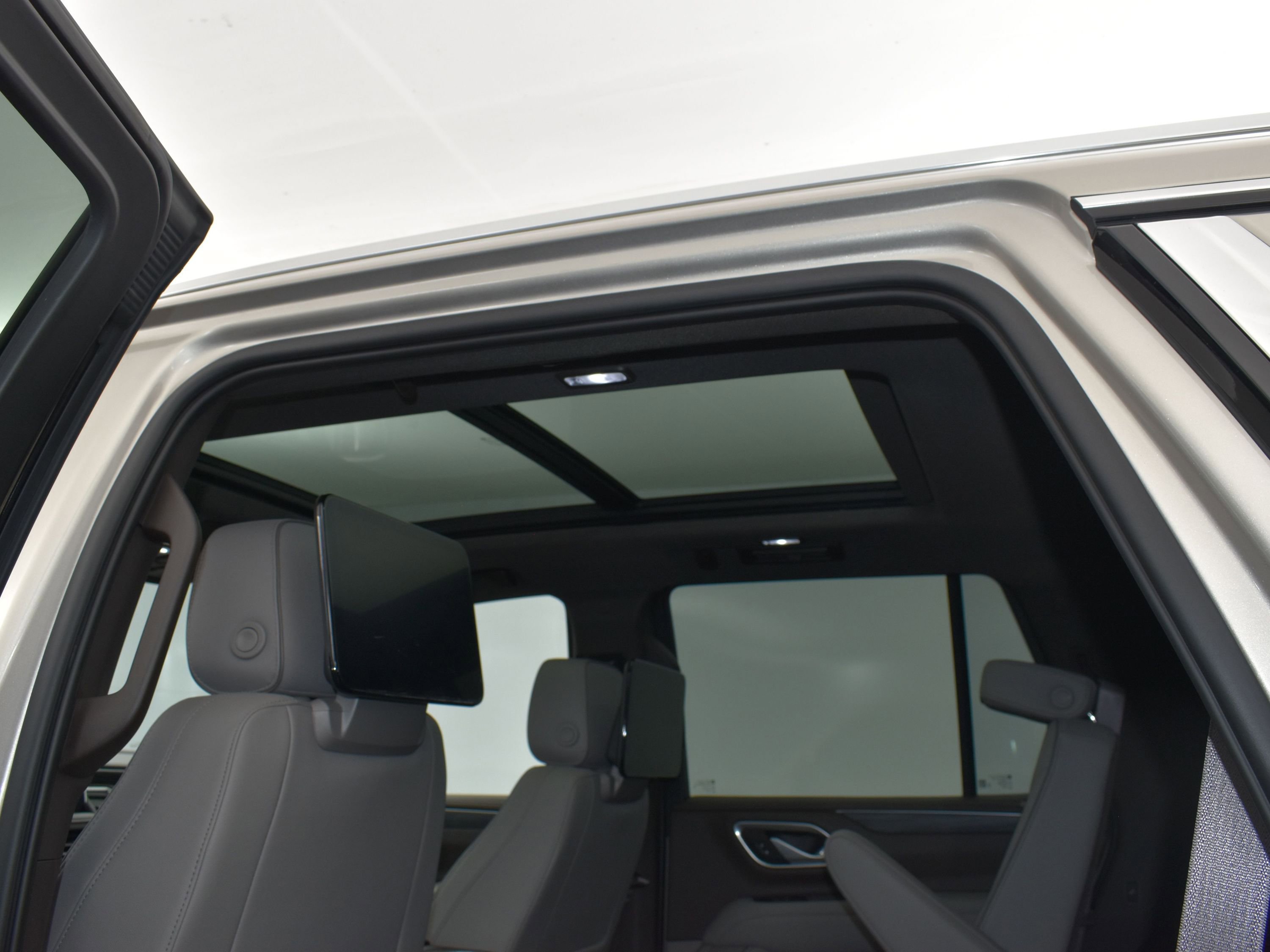 Used 2021 GMC Yukon SLT w/ SLT Premium Package image 19