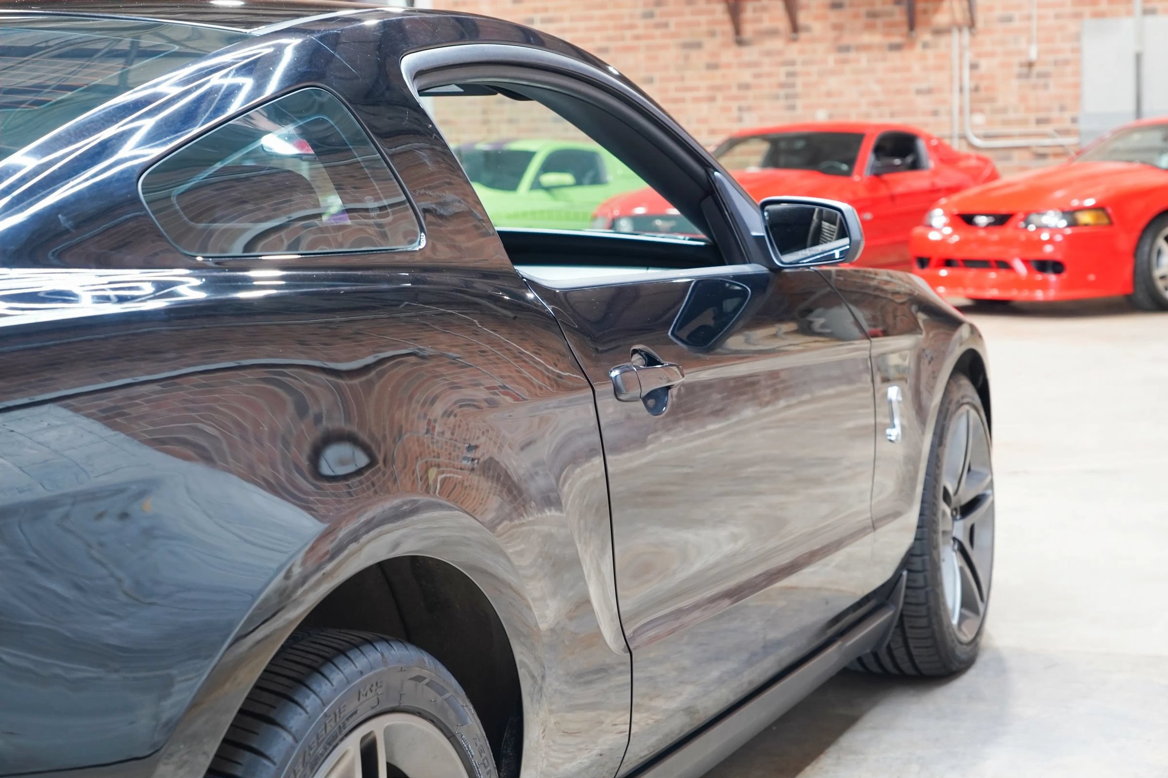 Used 2010 Ford Mustang Shelby GT500 RWD image 16