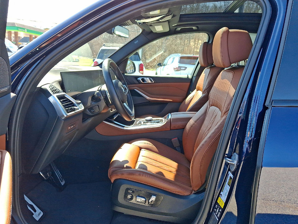 Used 2024 BMW X5 xDrive40i w/ M Sport Package image 11