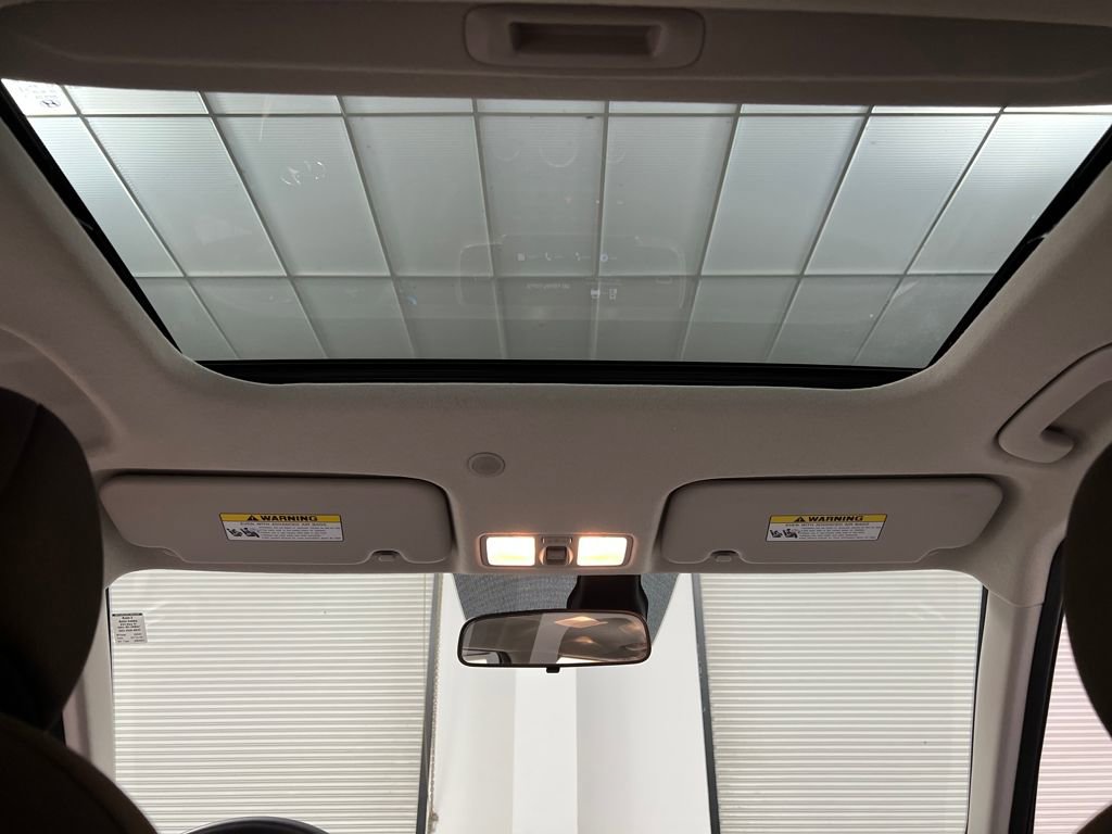 Used 2025 Hyundai Venue SEL image 31