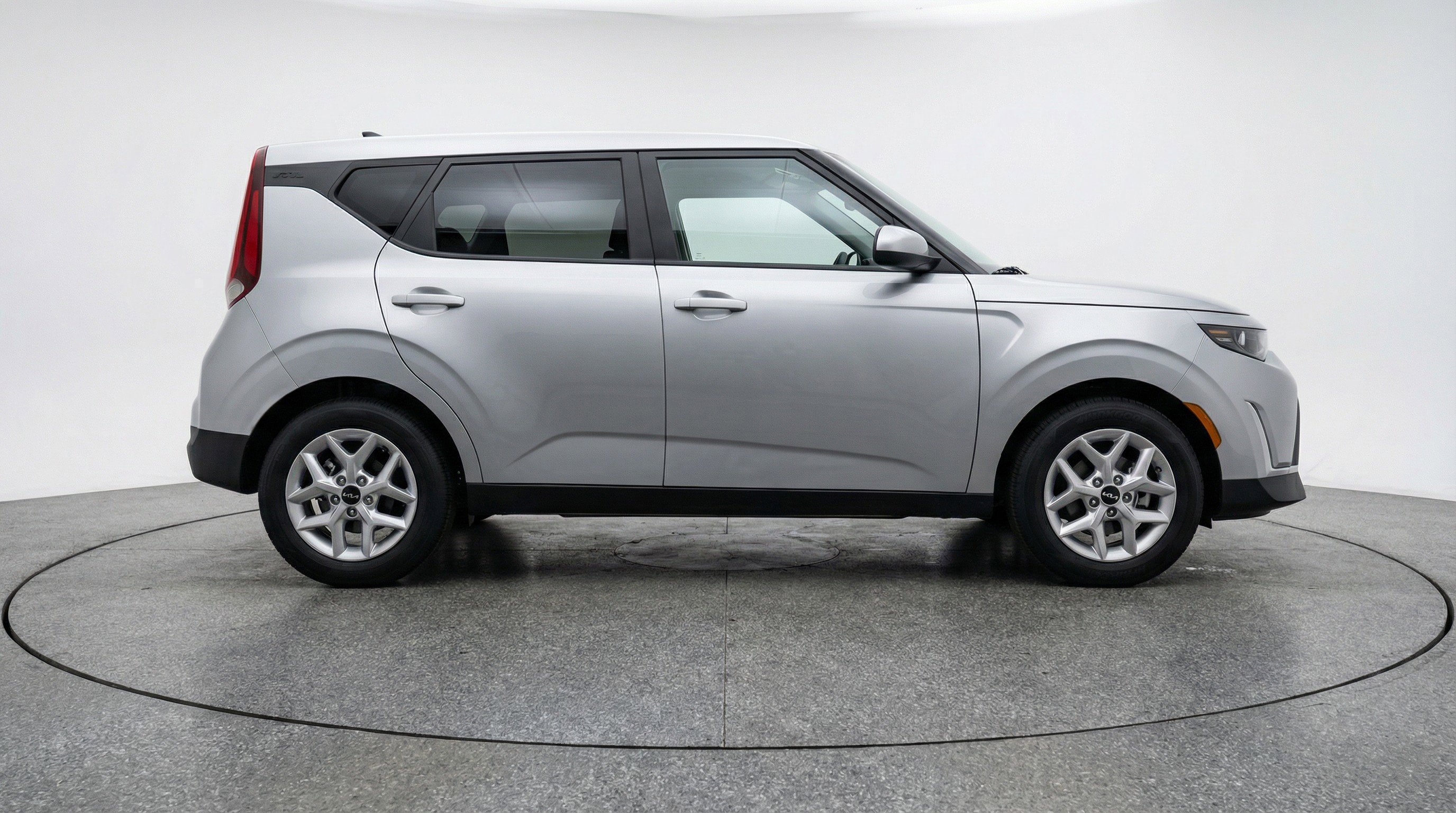 Used 2025 Kia Soul LX w/ LX Technology Package FWD image 11